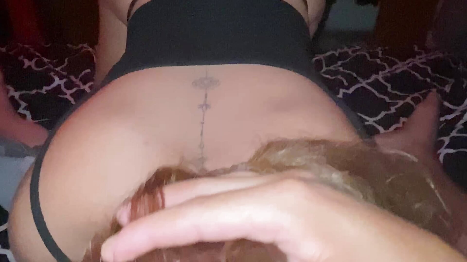 Te la chupo en tanga 💦 - video by Alaia33200 cam model