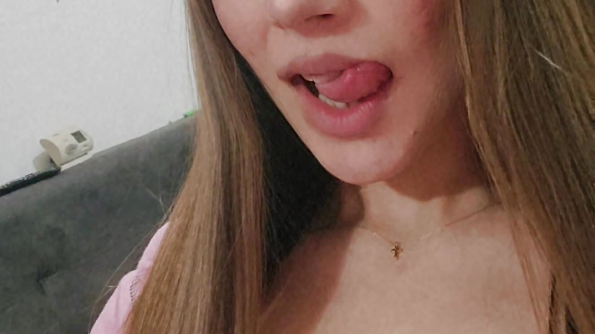 1000109498 - clip cu Moonelys model videochat