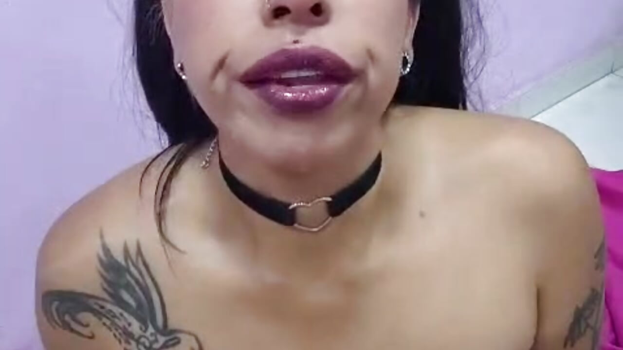 laura sucks deep and fills with saliva 💦😈