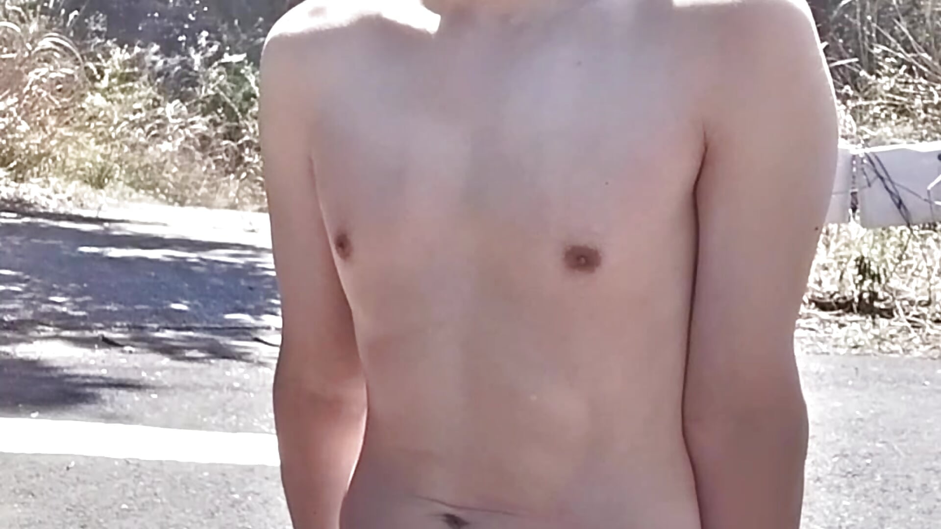 野外で白ブリーフ - video by shin_brief cam model