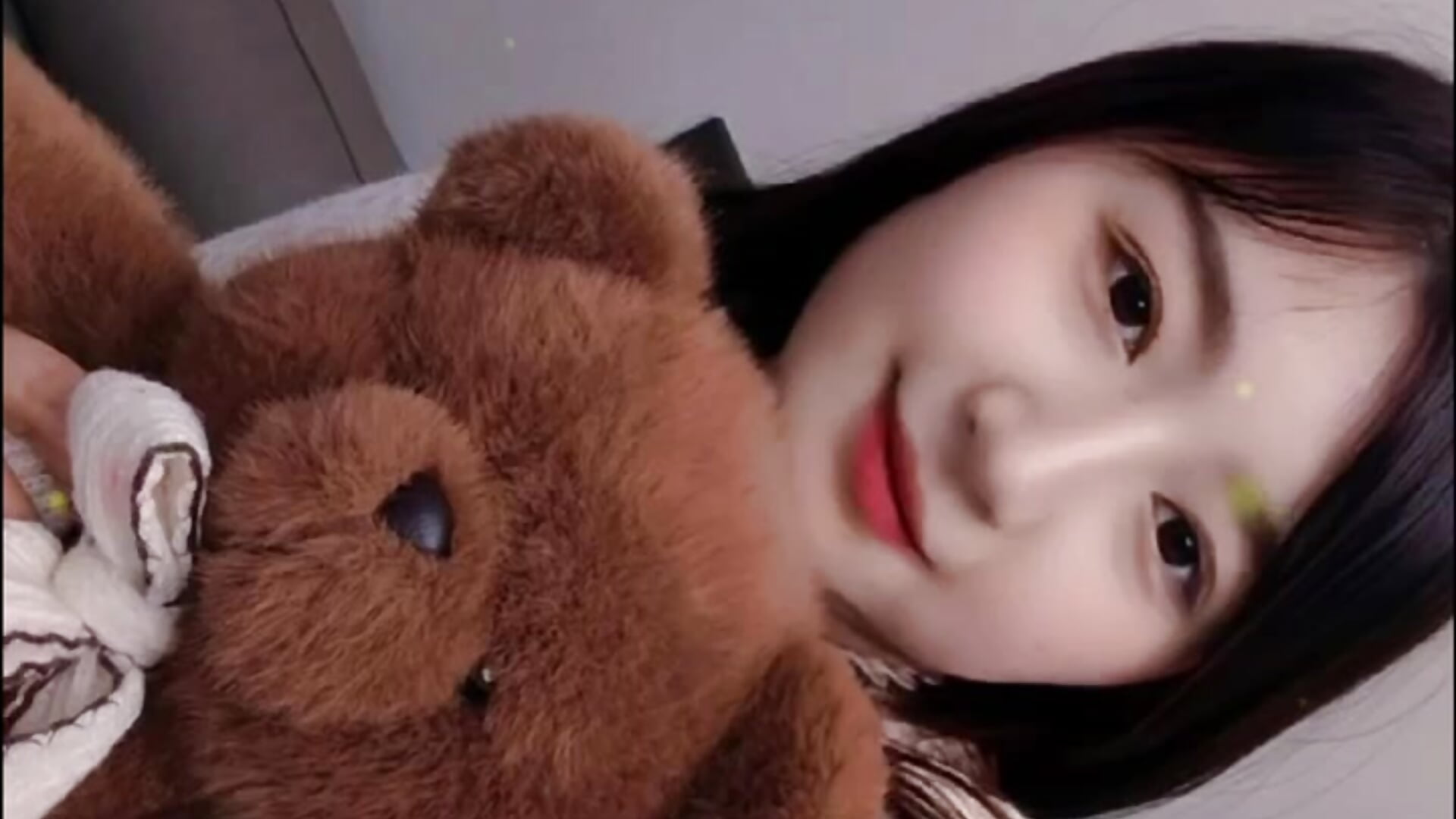 微信视频2025-08-13_152605_052 - video by Diva_VVN cam model