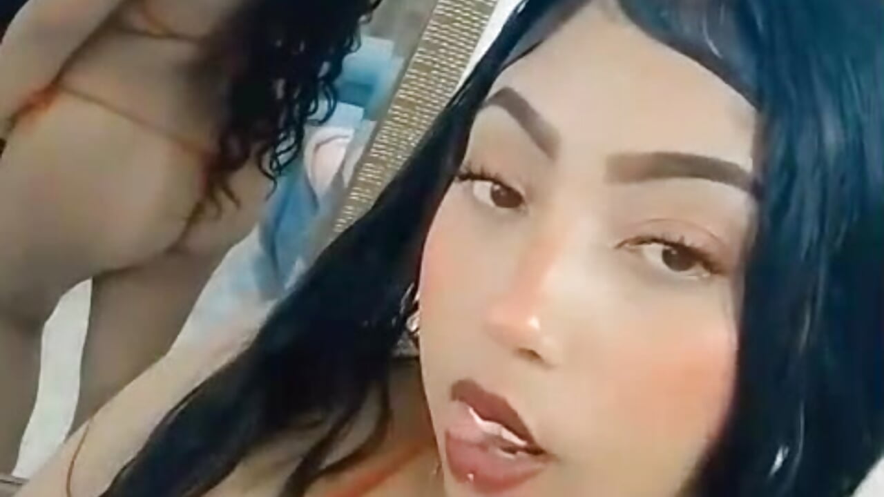 Come and taste my lips - video by aylin_tk cam model