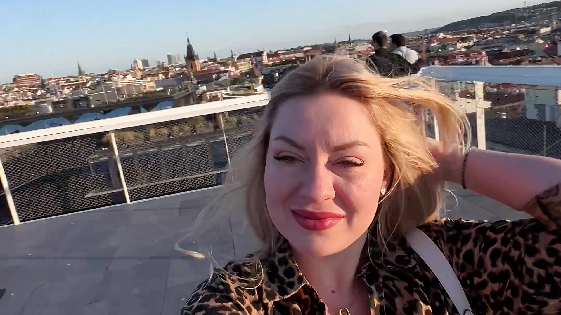 Traveling✈️ - video van Ysellea cam-model