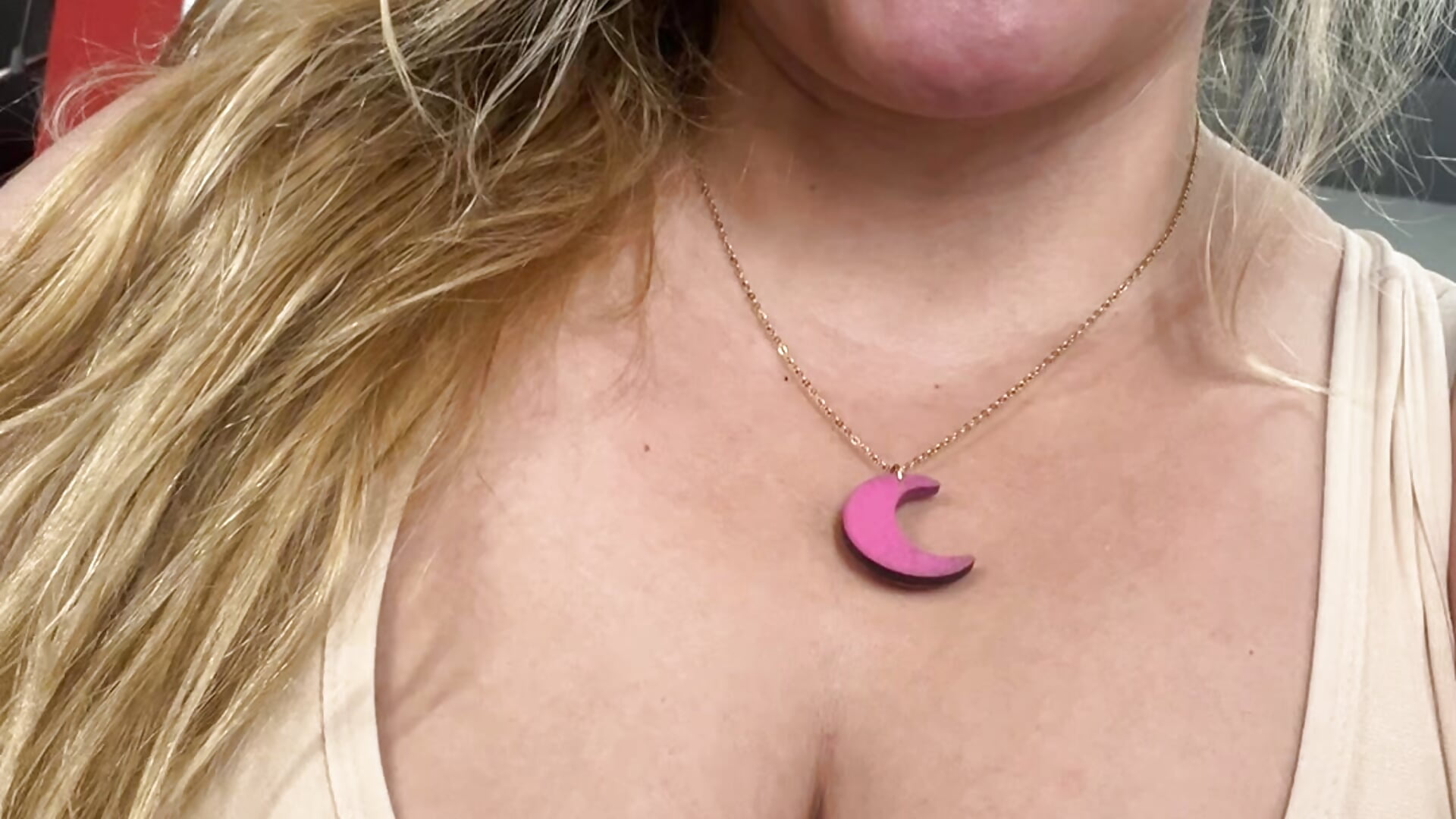 Public taste for you - video by hollie_joliie cam model