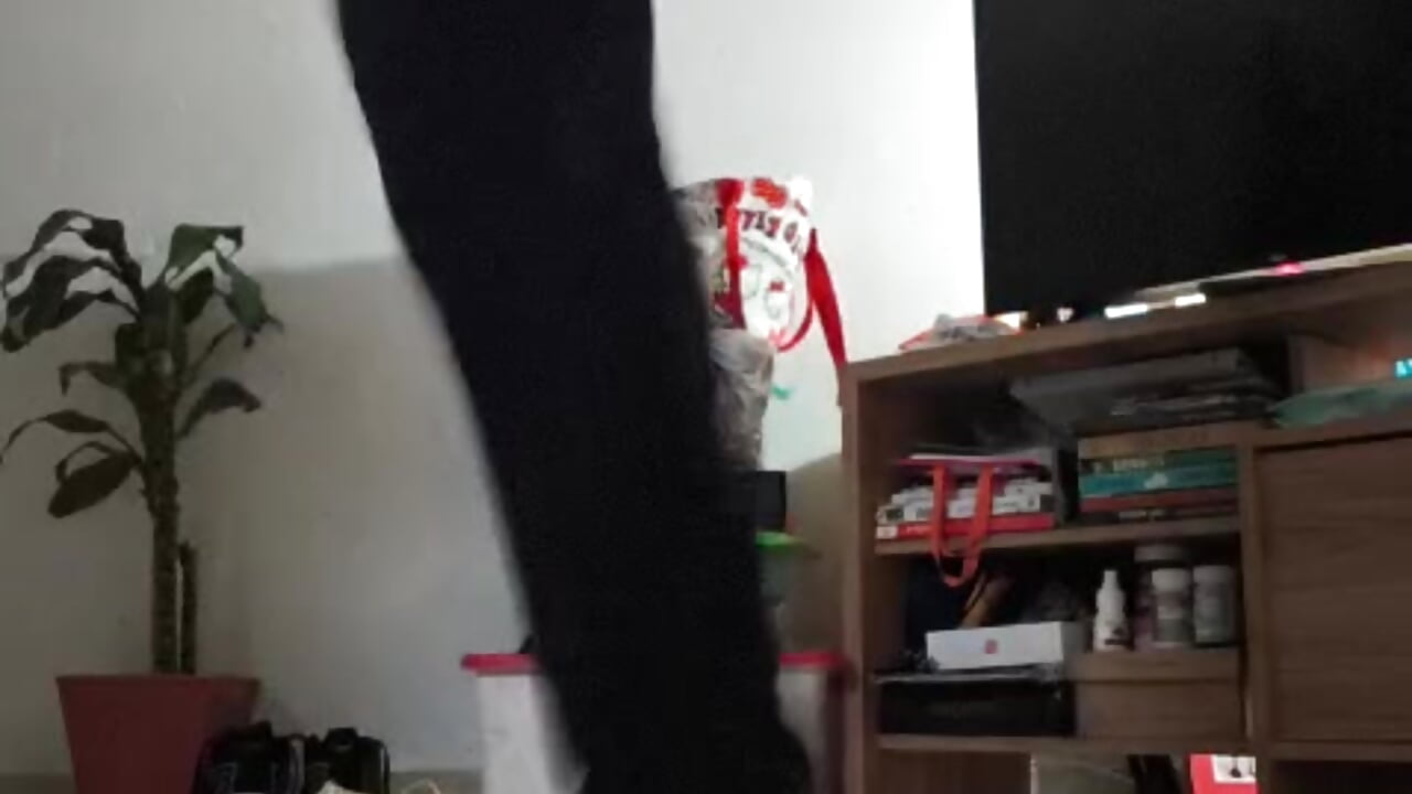 jumping feet 🙈 - video di ocxxi_0524 modella di cam