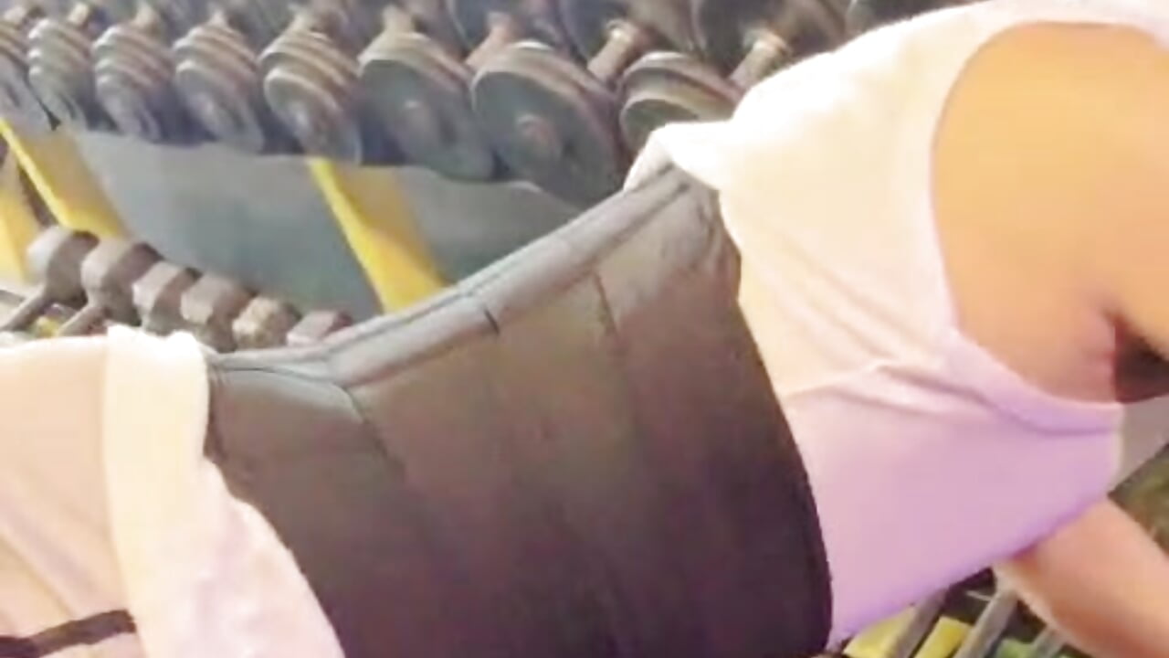 training my glutes hard - video của người mẫu cam DayroDuran