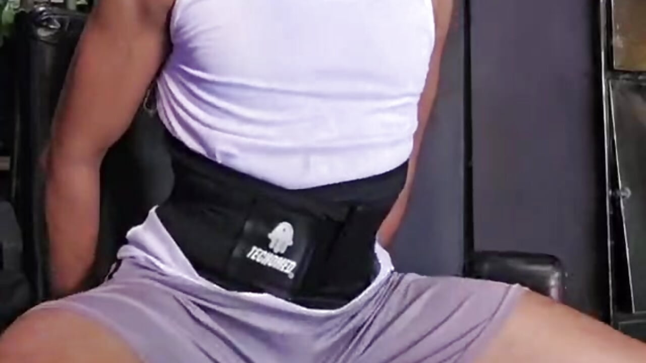 working my glutes hard. - video by DayroDuran cam model