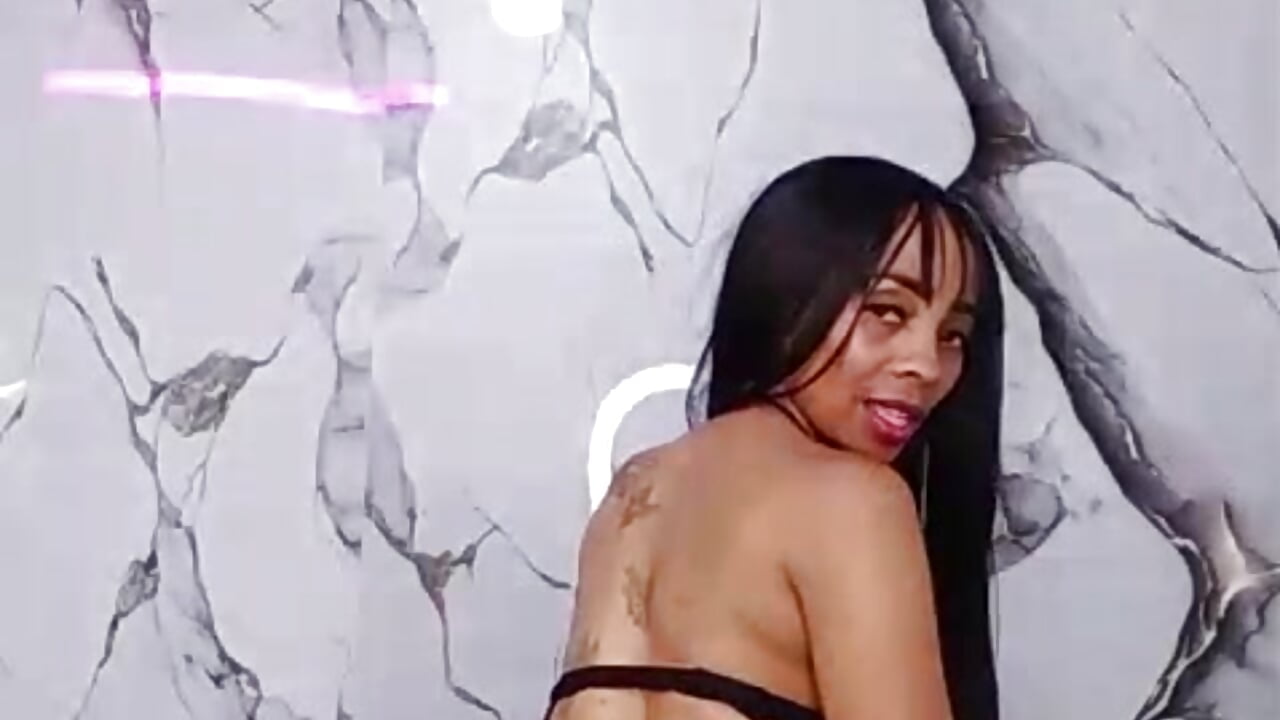 This chocolate body vibrates harder with every tip - vídeo de la modelo de cam Hillarytonsonx