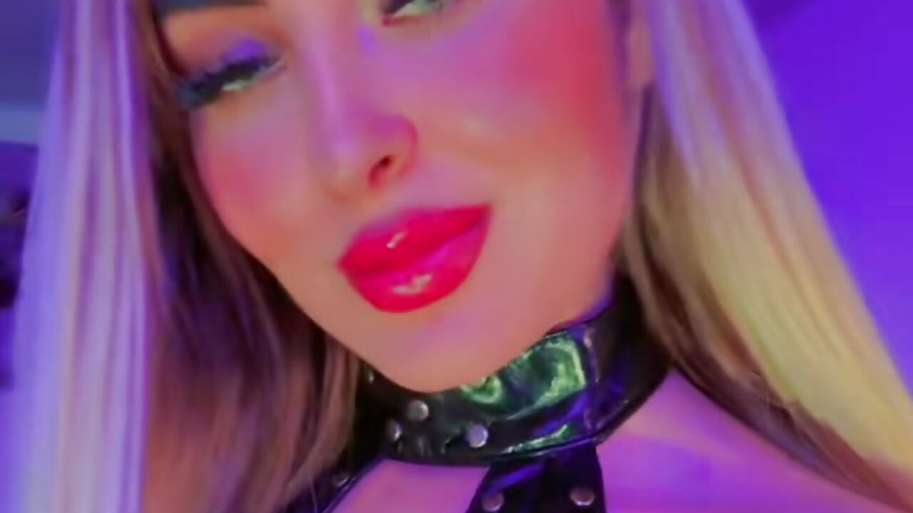 Seduction lips 👄 - video của người mẫu cam AlexaTexas