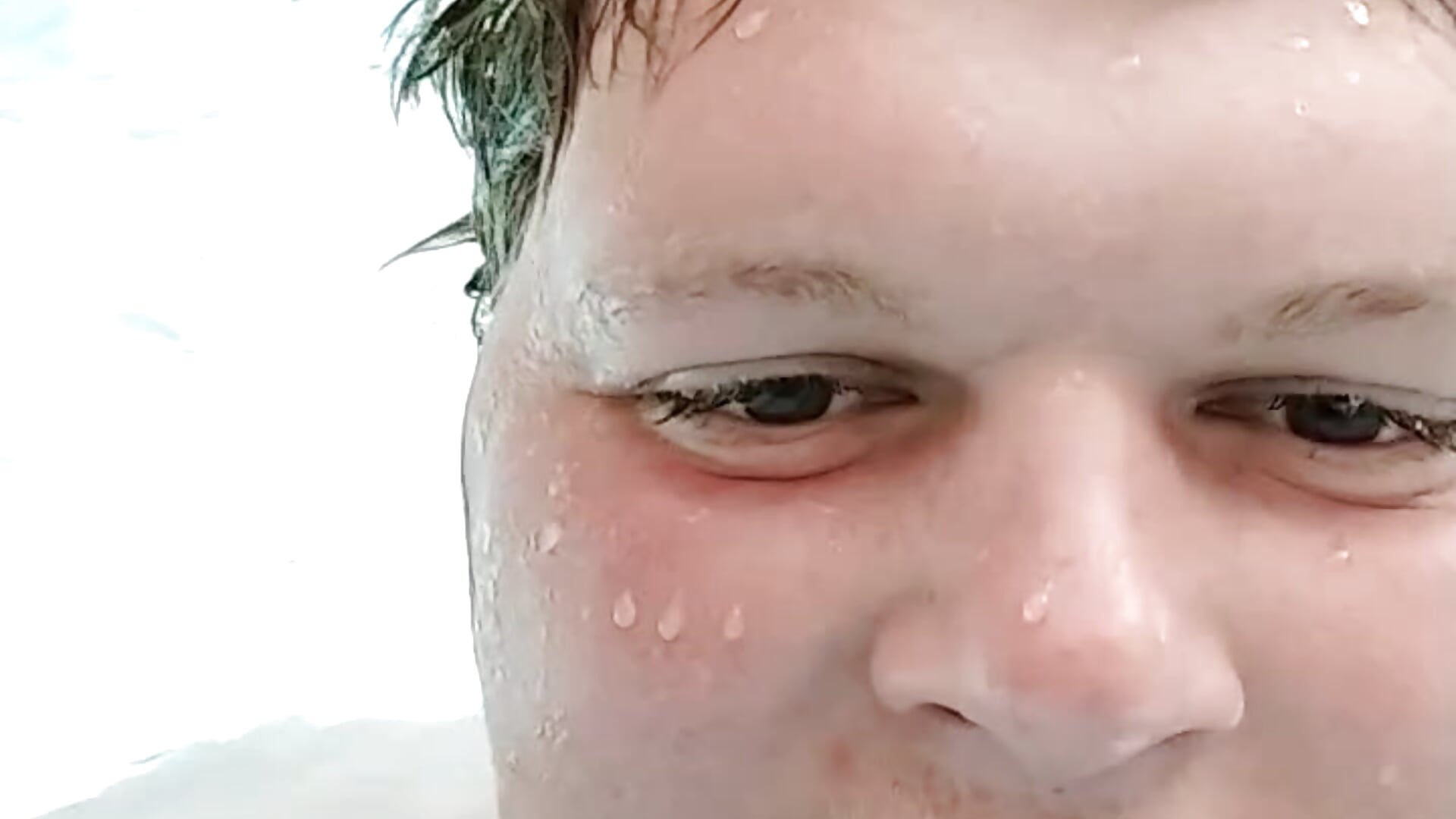 Fræk mand bader - video by Rubenemil25 cam model