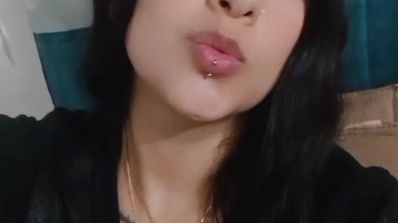 slave naomi - video by NaomyAngel cam model