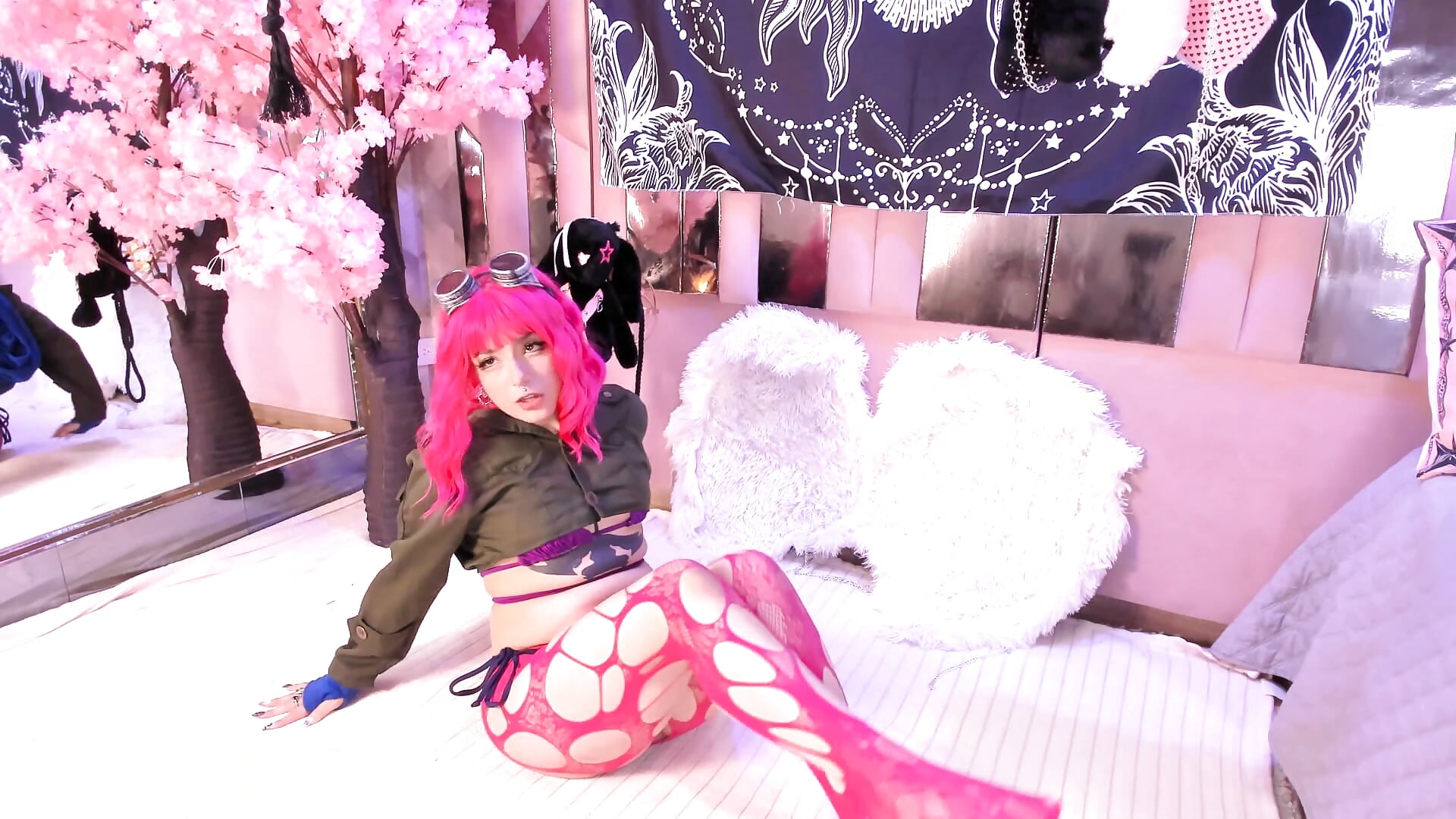 My body is hot 🍆 - vídeo de la modelo de cam BizzyNoar