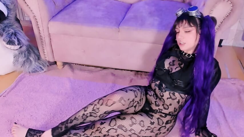 "Tell me how you want to fuck me...hard, slow or like a wild whore?" 🥵 - video của người mẫu cam BizzyNoar