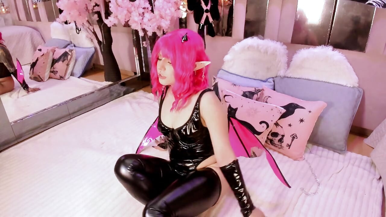 Sensual and fun girl 😈🔥 - vídeo de la modelo de cam BizzyNoar