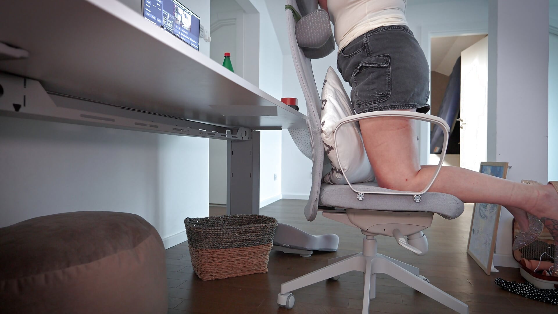 Creampie Quickie right at my Work Desk - video by GingerAleMILF cam model