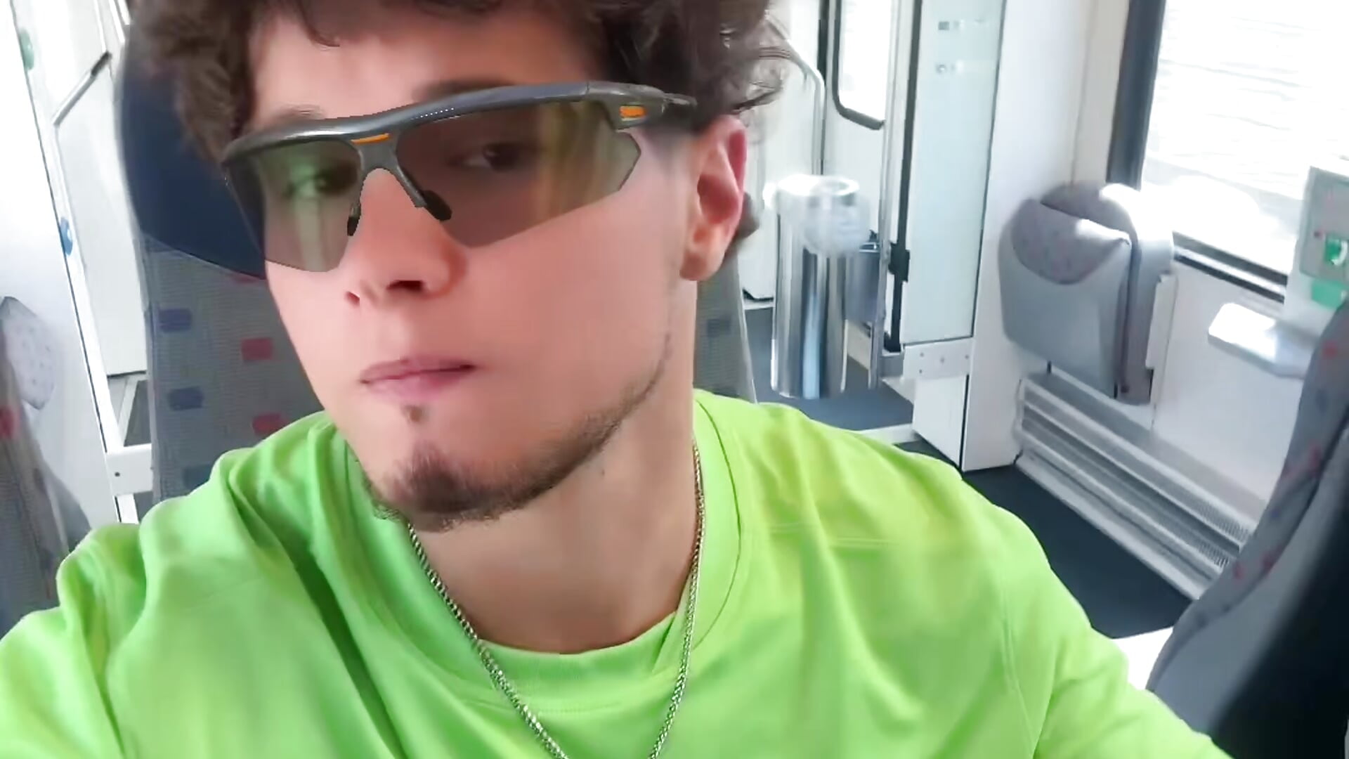 ✌️ - video by vaaalodia cam model