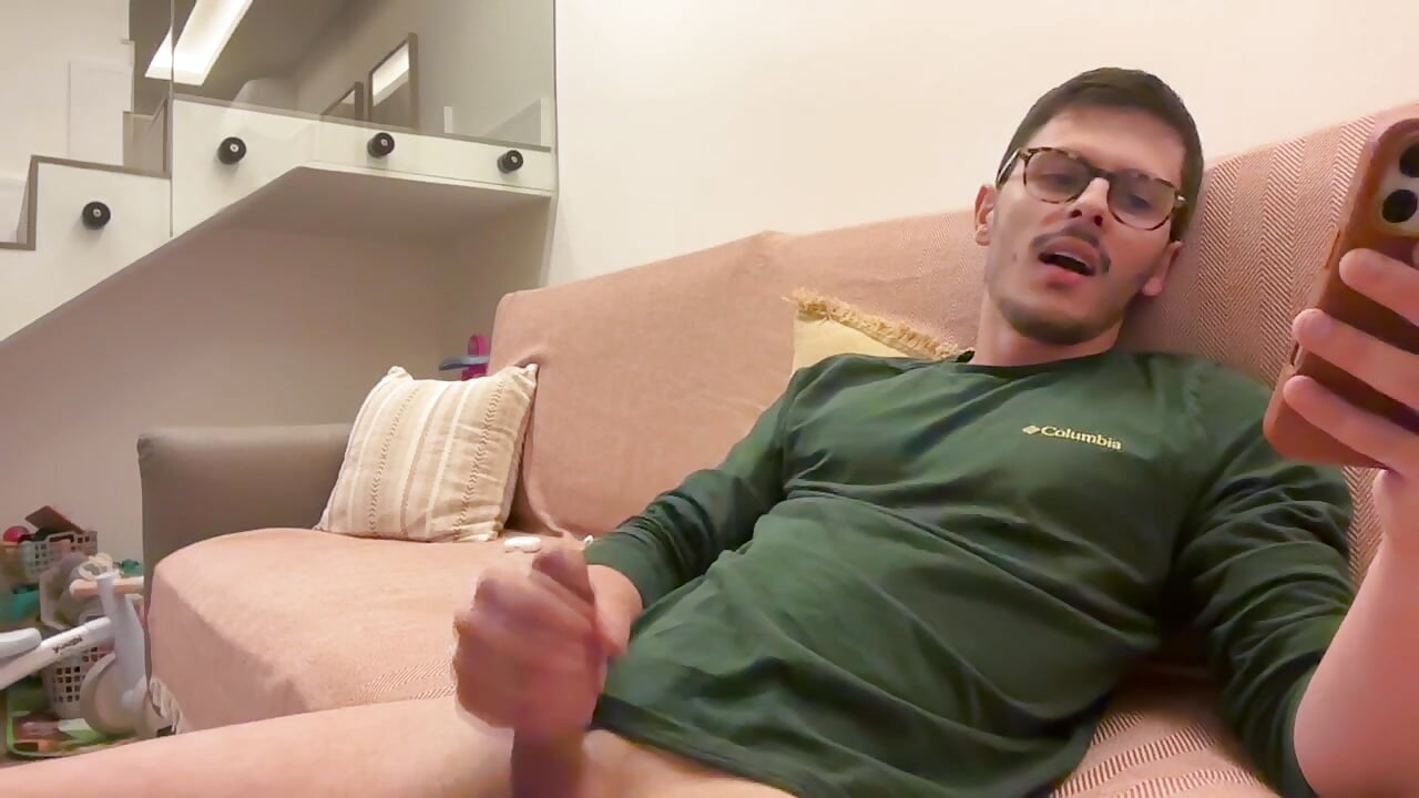 Masturbando e gozando | Masturbating until cum - video by gabemodel cam model