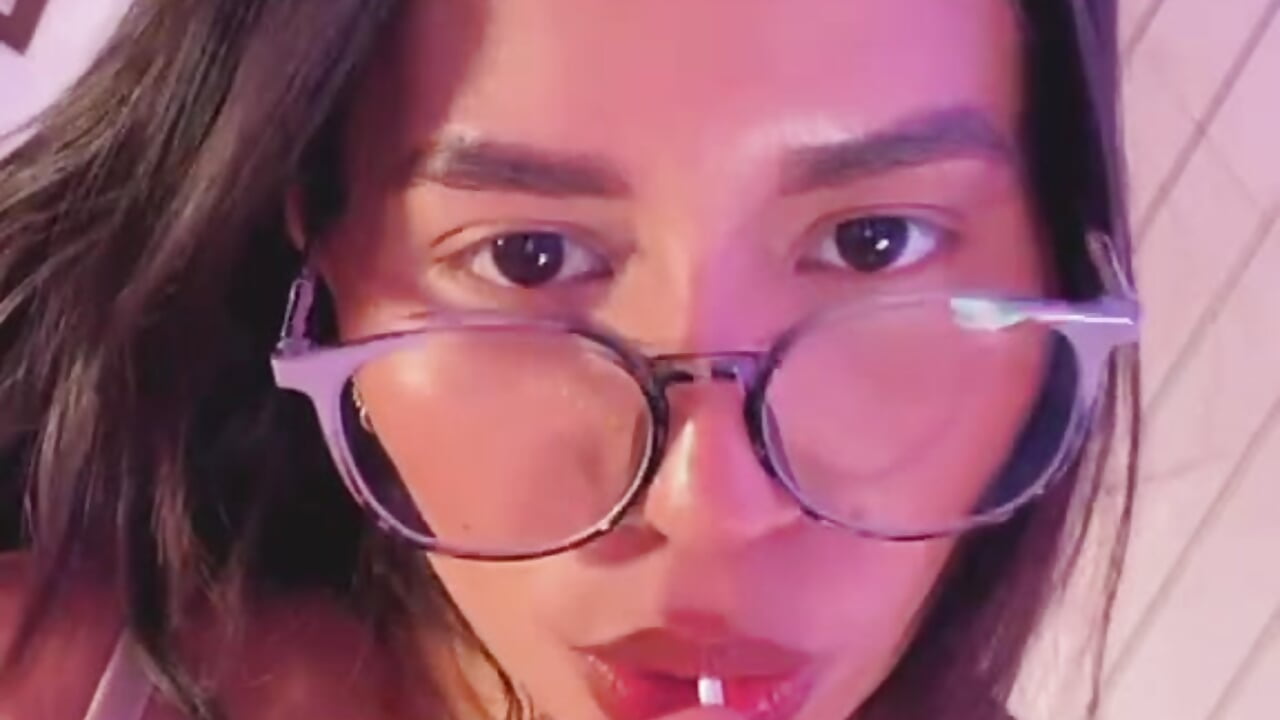 Playing with my lollipop! – video modela na kameri maria_gil