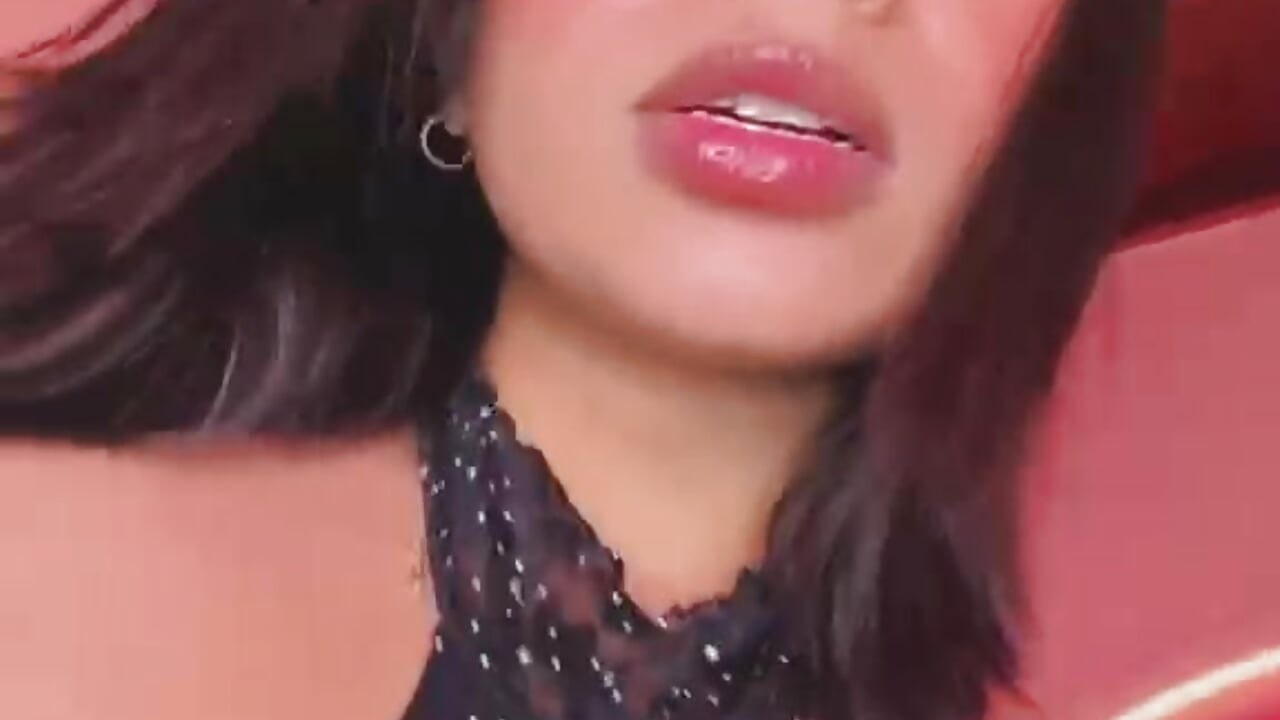 😈Waiting for someone to make this interesting… - video by maria_gil cam model