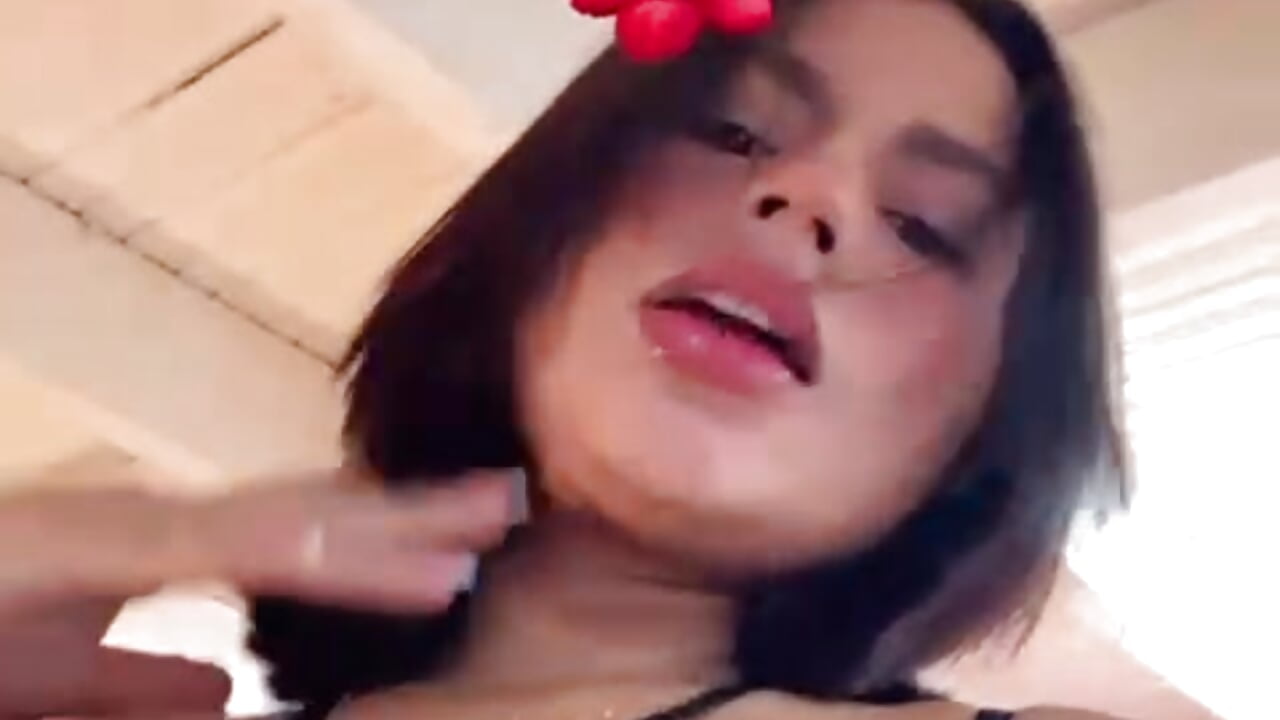 YOUR VALENTINE IS READY FOR YOUR LOVE 😏❤️ - Vídeo de maria_gil, modelo de vídeos