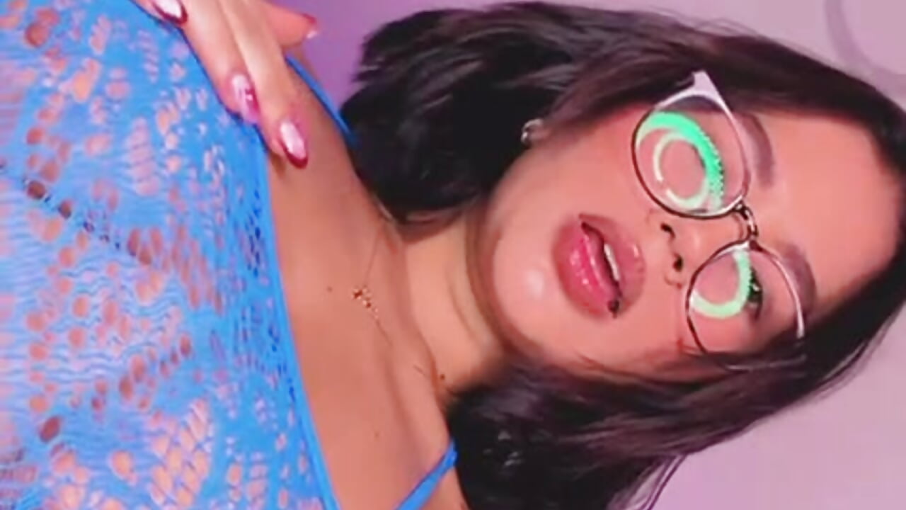 Me and my blue skirt! - video van maria_gil cam-model