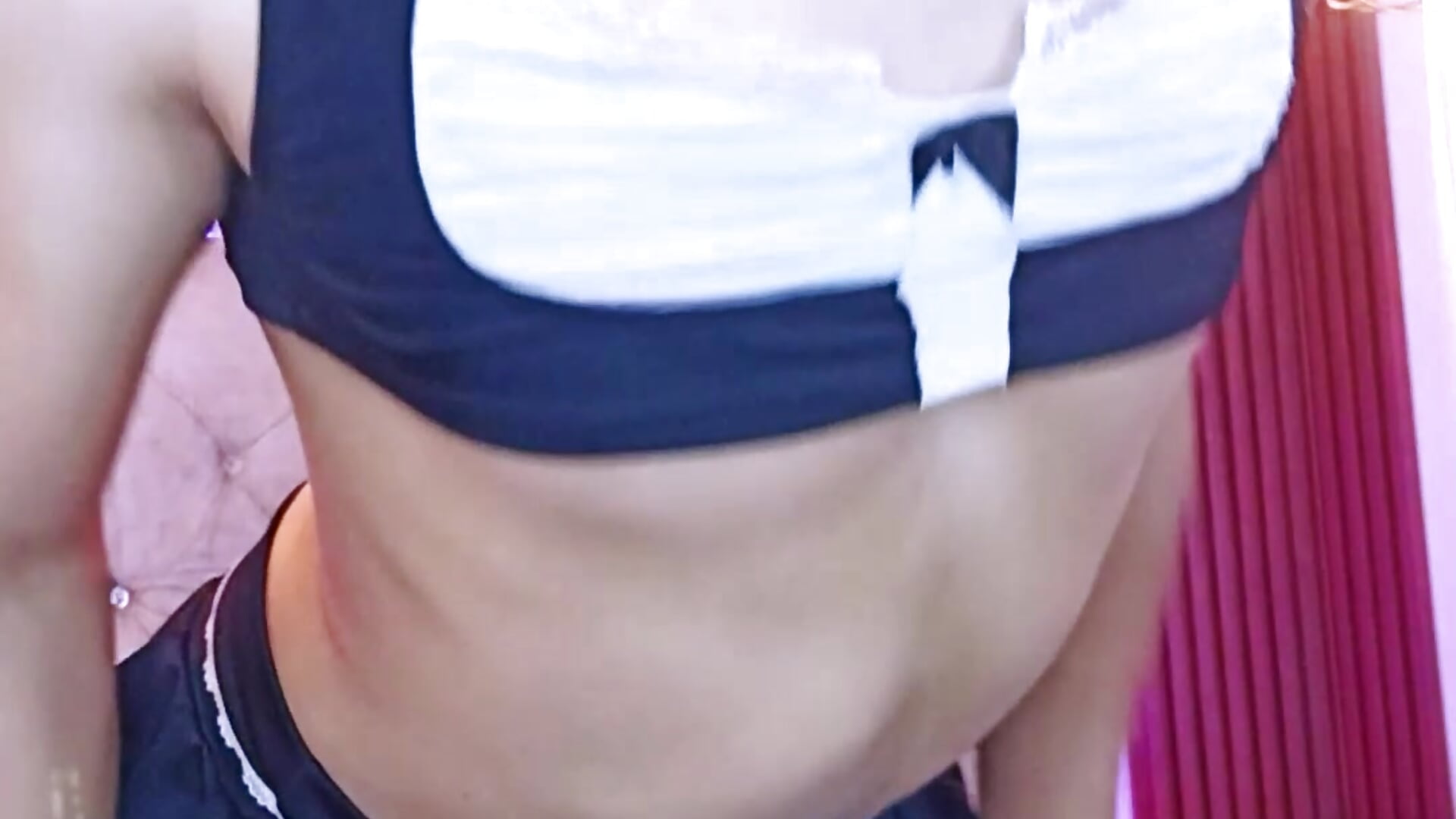 Angel face… devil body 😇😈 Lengua lista, piernas abiertas y una energía que no olvidas.－カメラキャストのEva_Walker_の動画