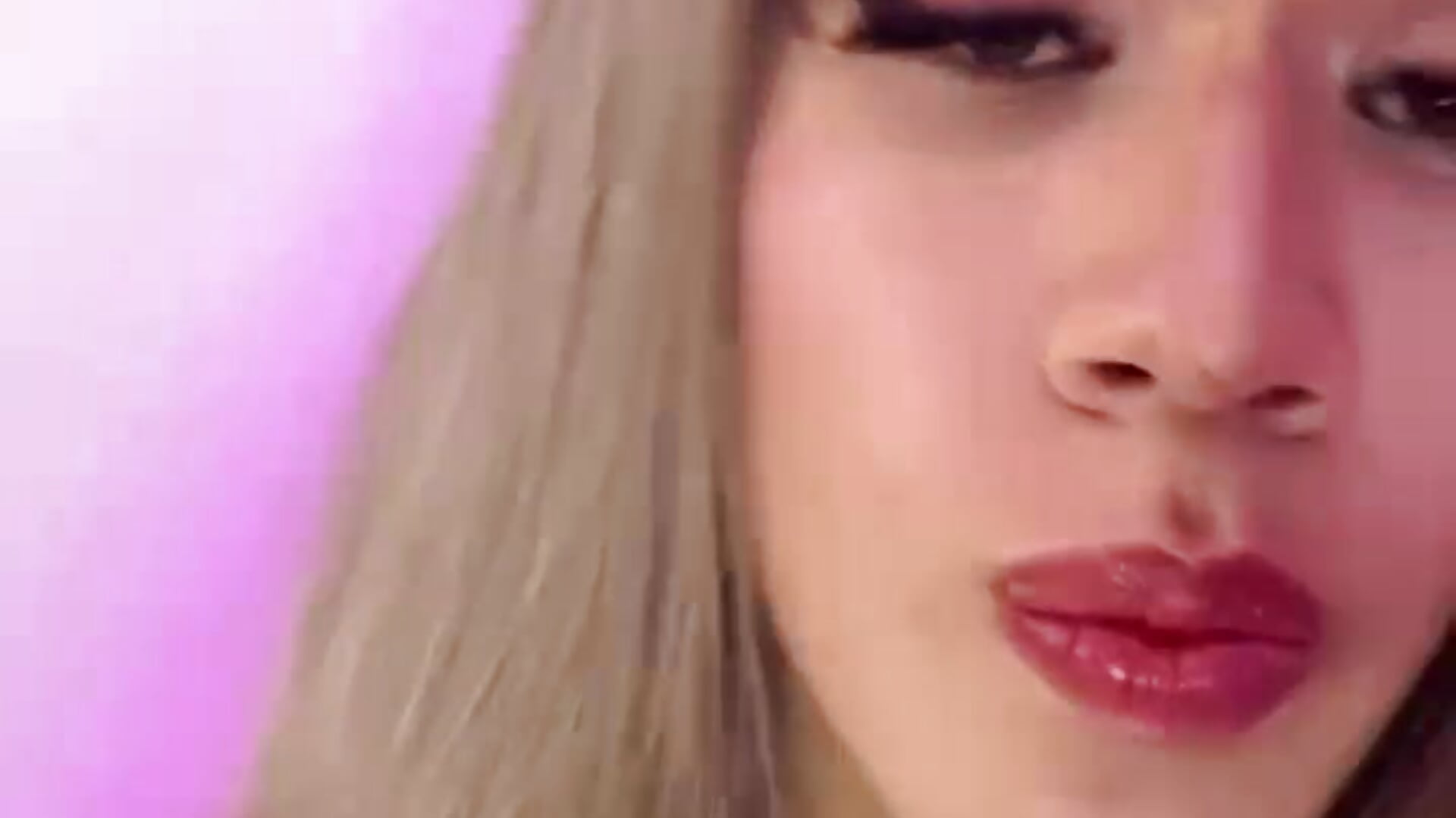 Kisses for my love - video by Eva_Walker_ cam model