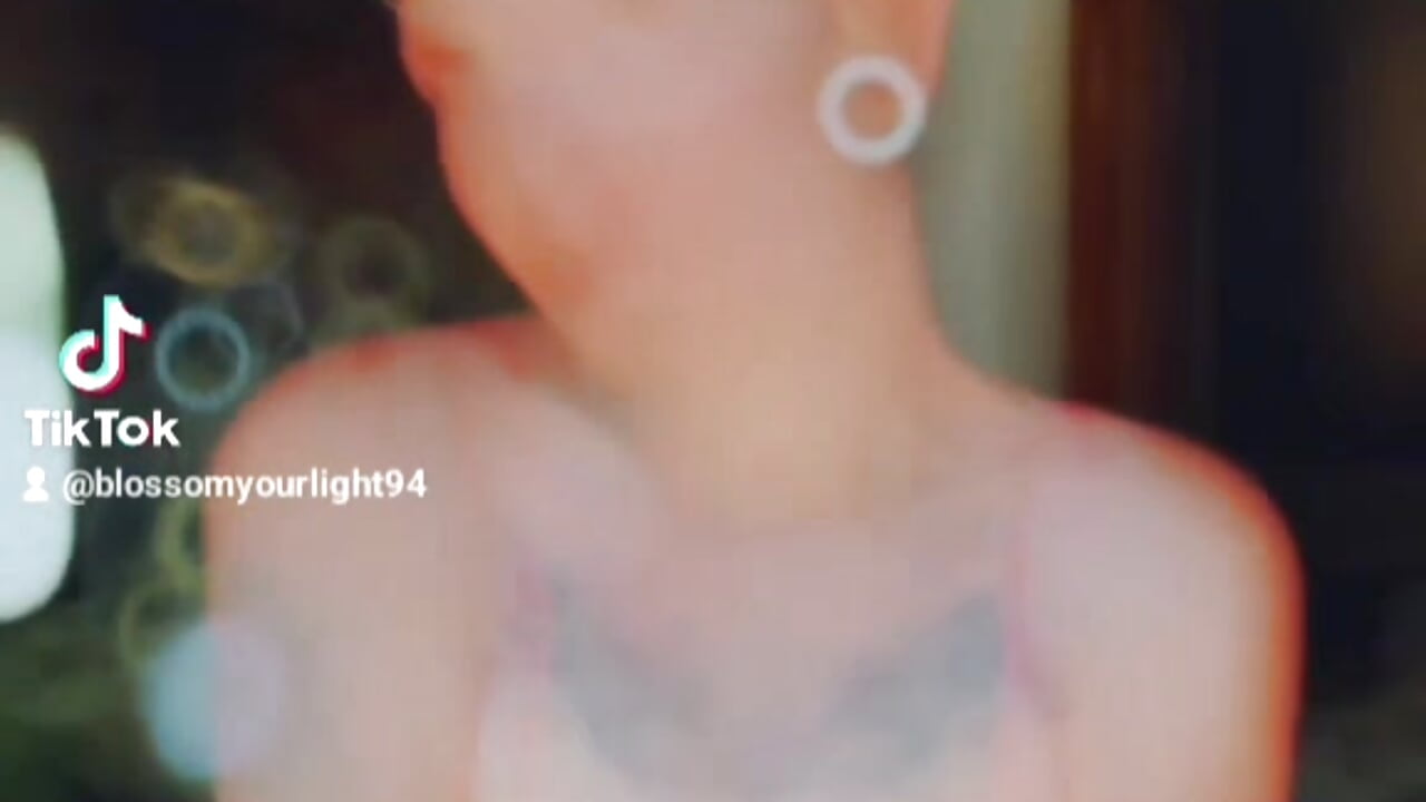 1000027942 - vídeo de YourFavCanadianMILF modelo de câmara