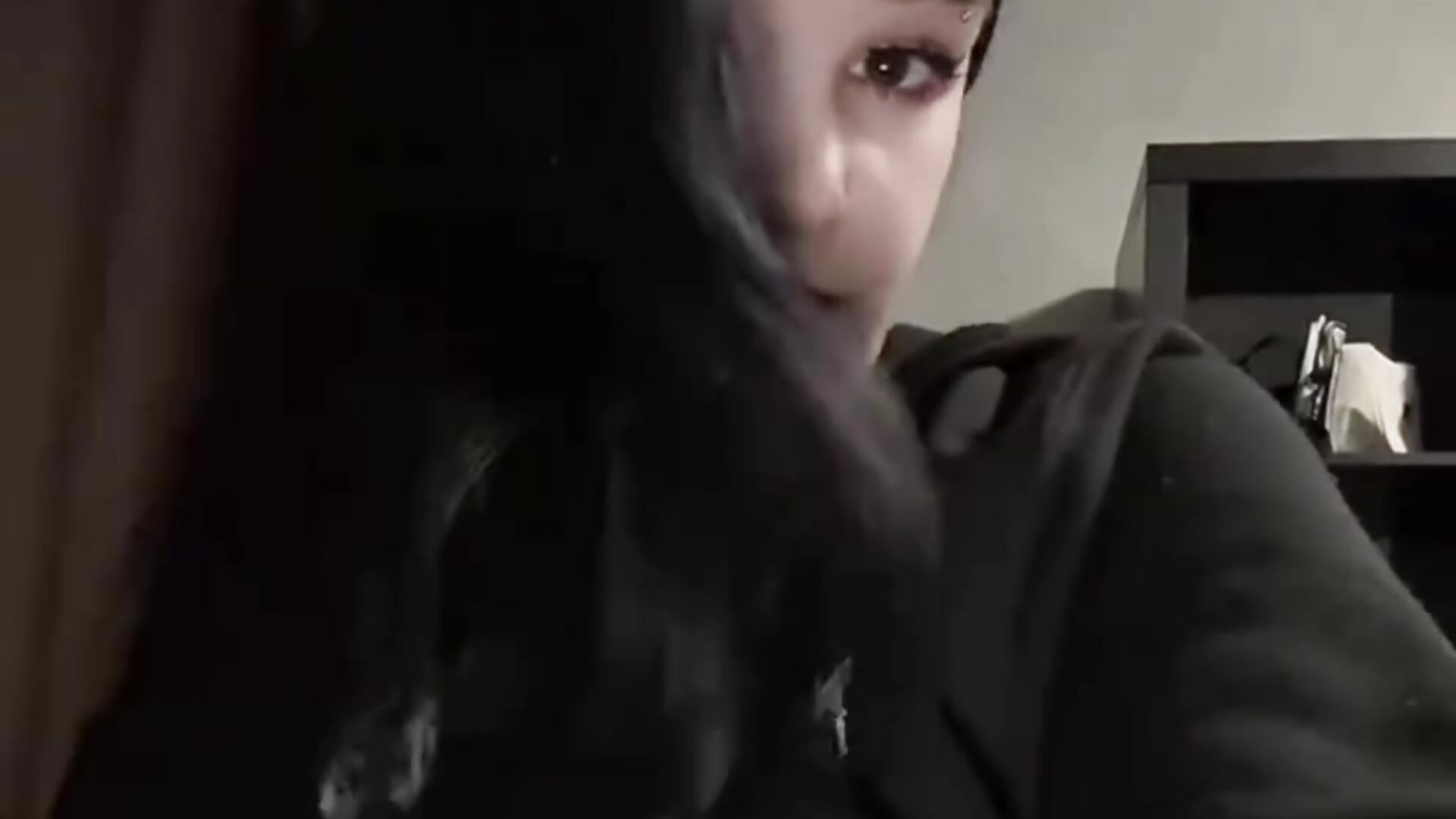 Wow, what do you think of the new red underwear - video av Cassies-Sandyy cam-modell