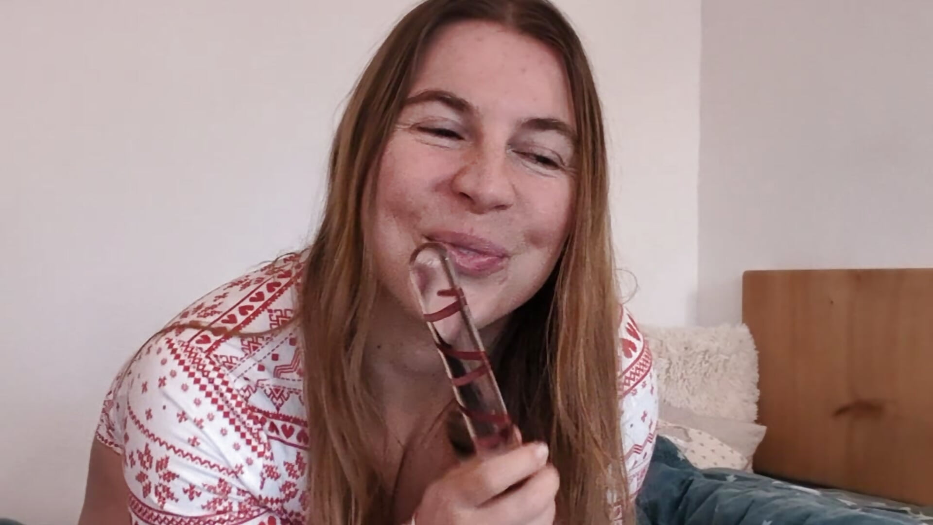 Sugarcane Glass Dildo Blowjob and Boob Play - Video von story_of_sarah Cam-Model