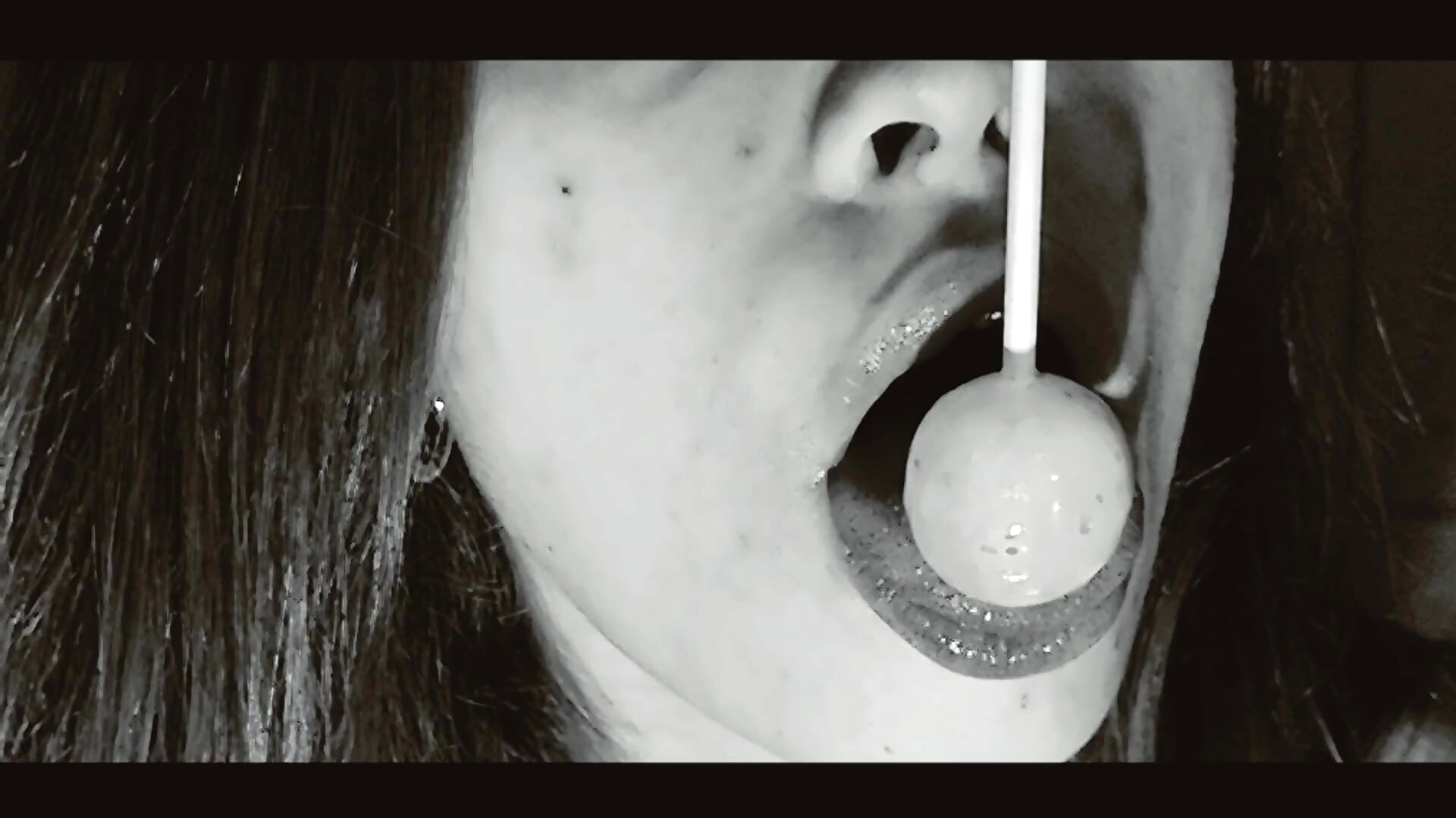 BLACK AND WHITE LOLLIPOP - Video von Yoka_paradoXXX Cam-Model