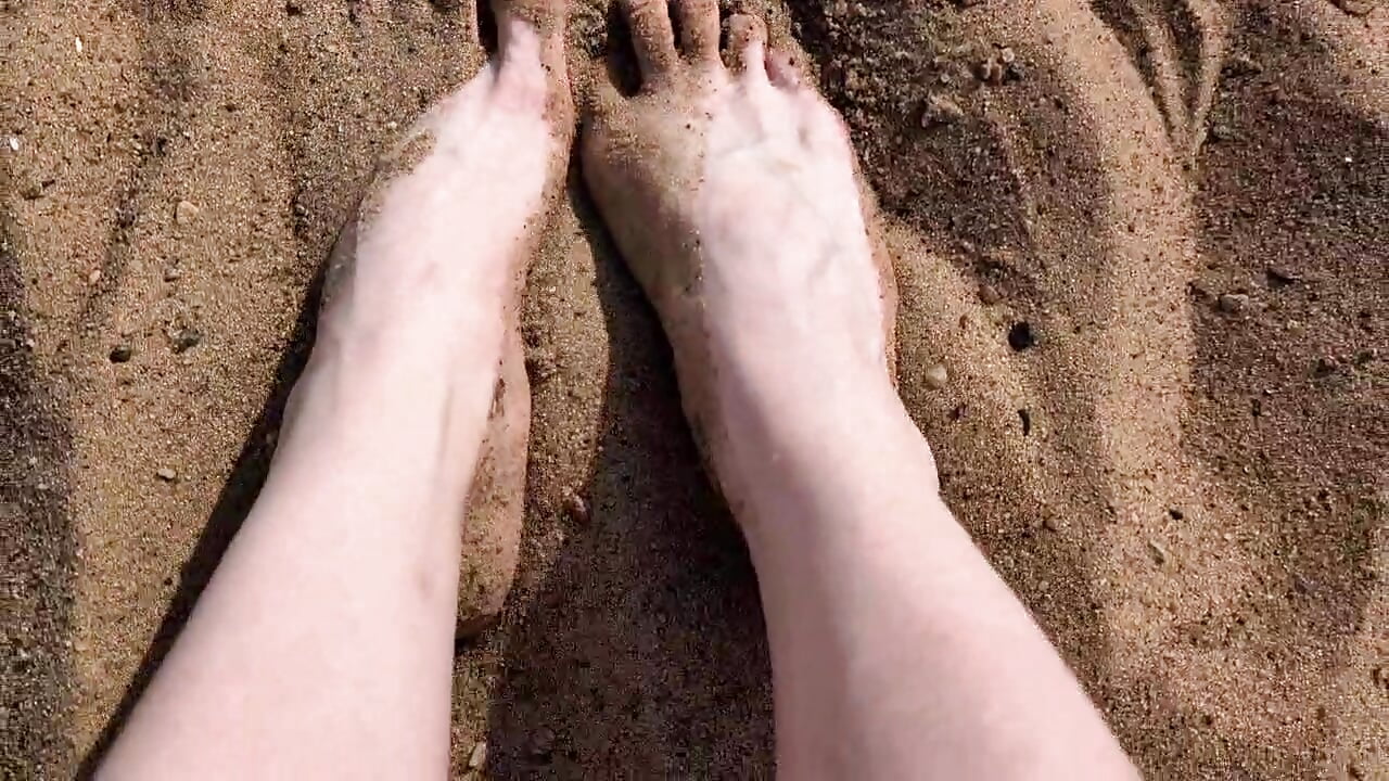 FEET IN THE SAND - LICK - video by Yoka_paradoXXX cam model