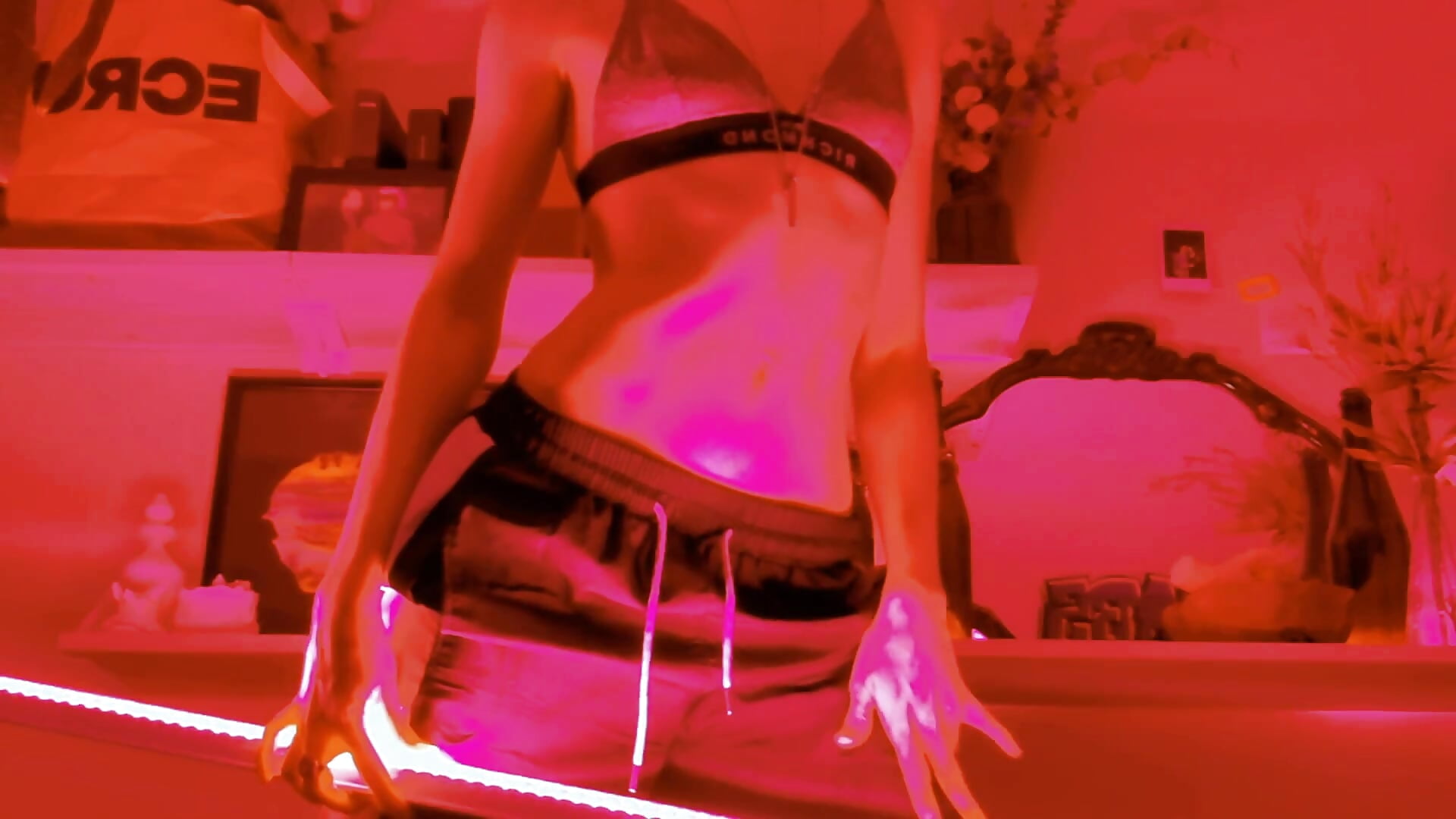 I'M DANCING OVER YOU. – video af Yoka_paradoXXX cam-model