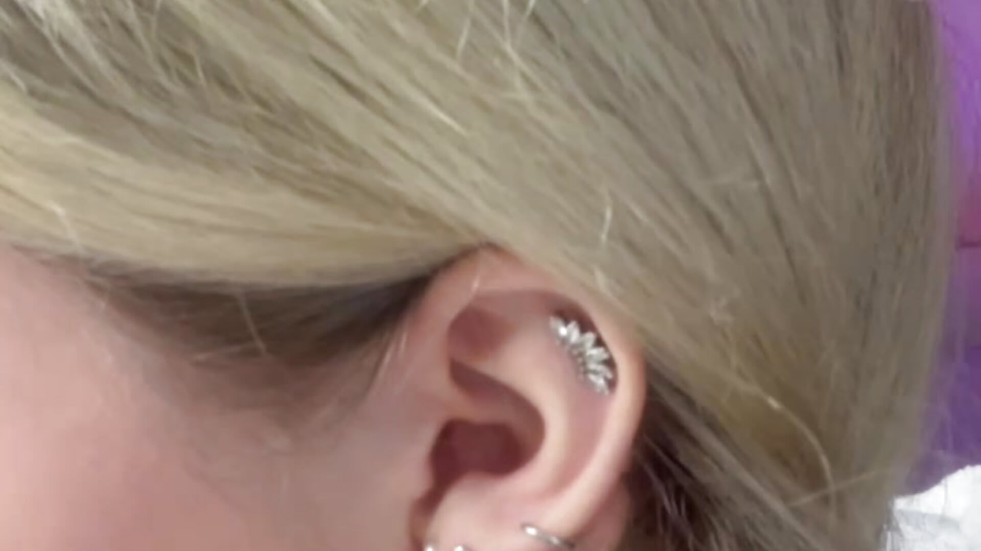 And I also have a piercing (❁´◡`❁)