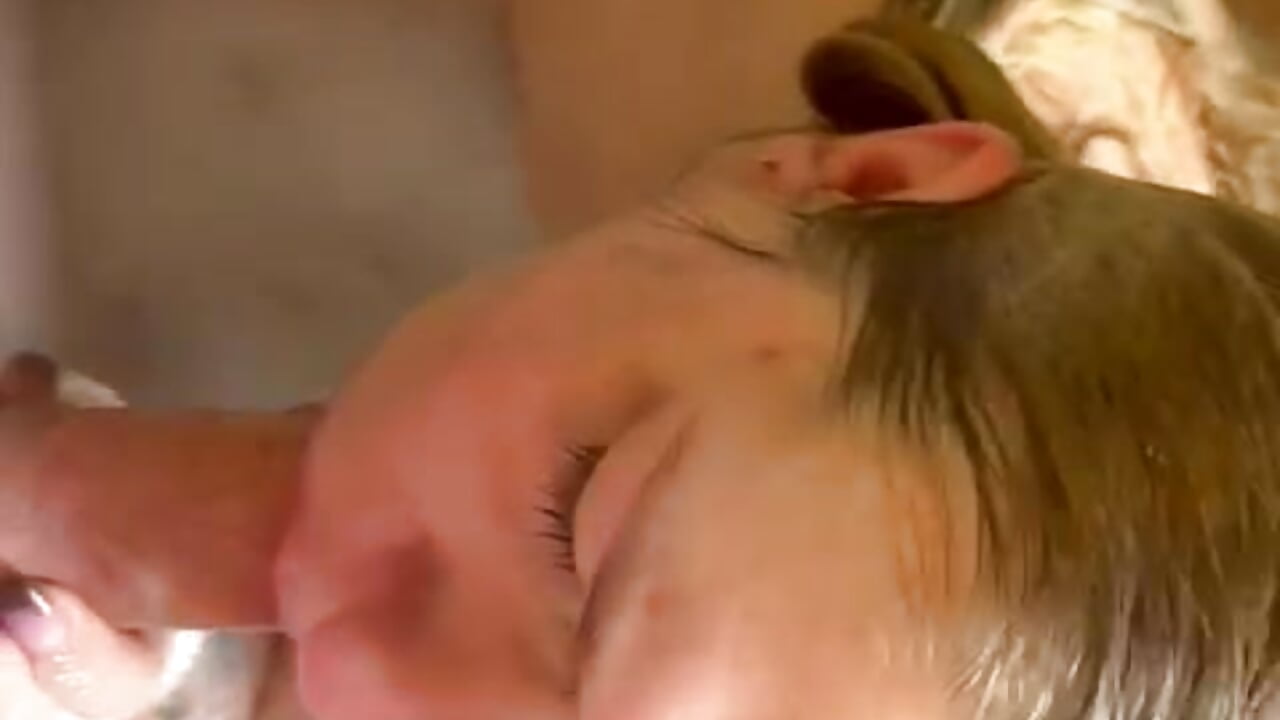 POV  Blowjob  bathroom, cum on Mouth