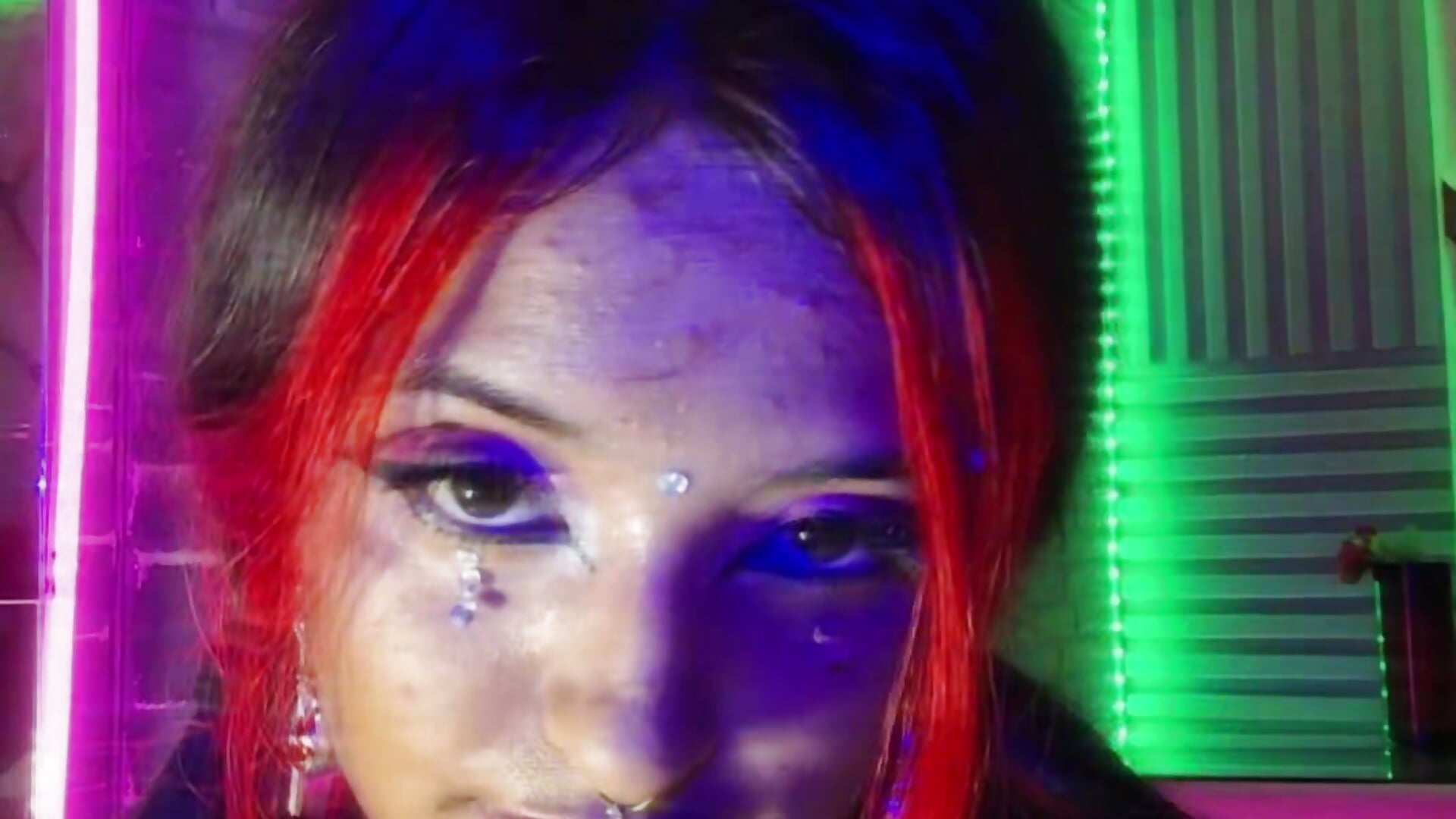 👀 – video modela na kameri carolinerue