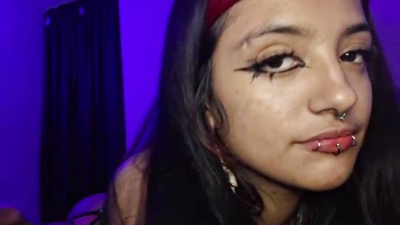 Do you like my eyeliner? ;) - video by carolinerue cam model
