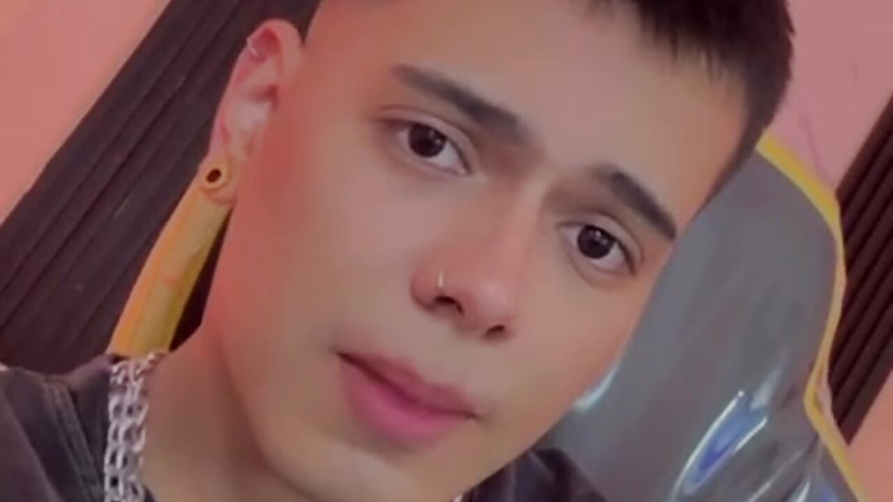 xKevyn - вебкам модель избранные видео 8432