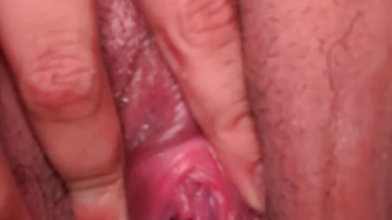 Oops!! 🙈 My pussy is wet 💦💦🤤