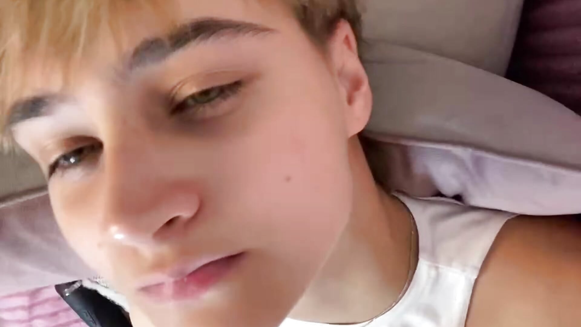 Hello - video by Astrellia cam model