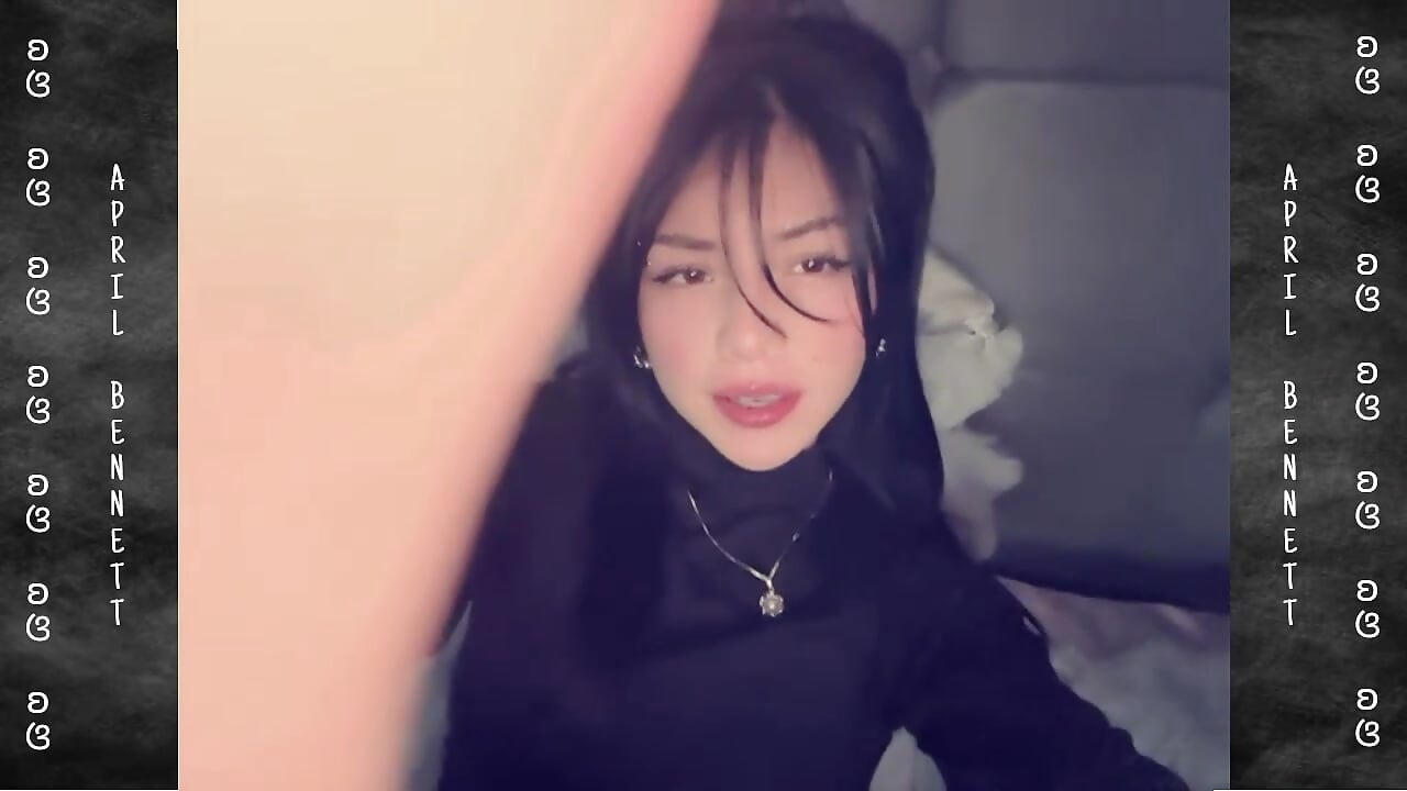 Something you might fall in love with 😍 Here's a little kiss and a virtual hug! - video oleh april_bennett kamera model