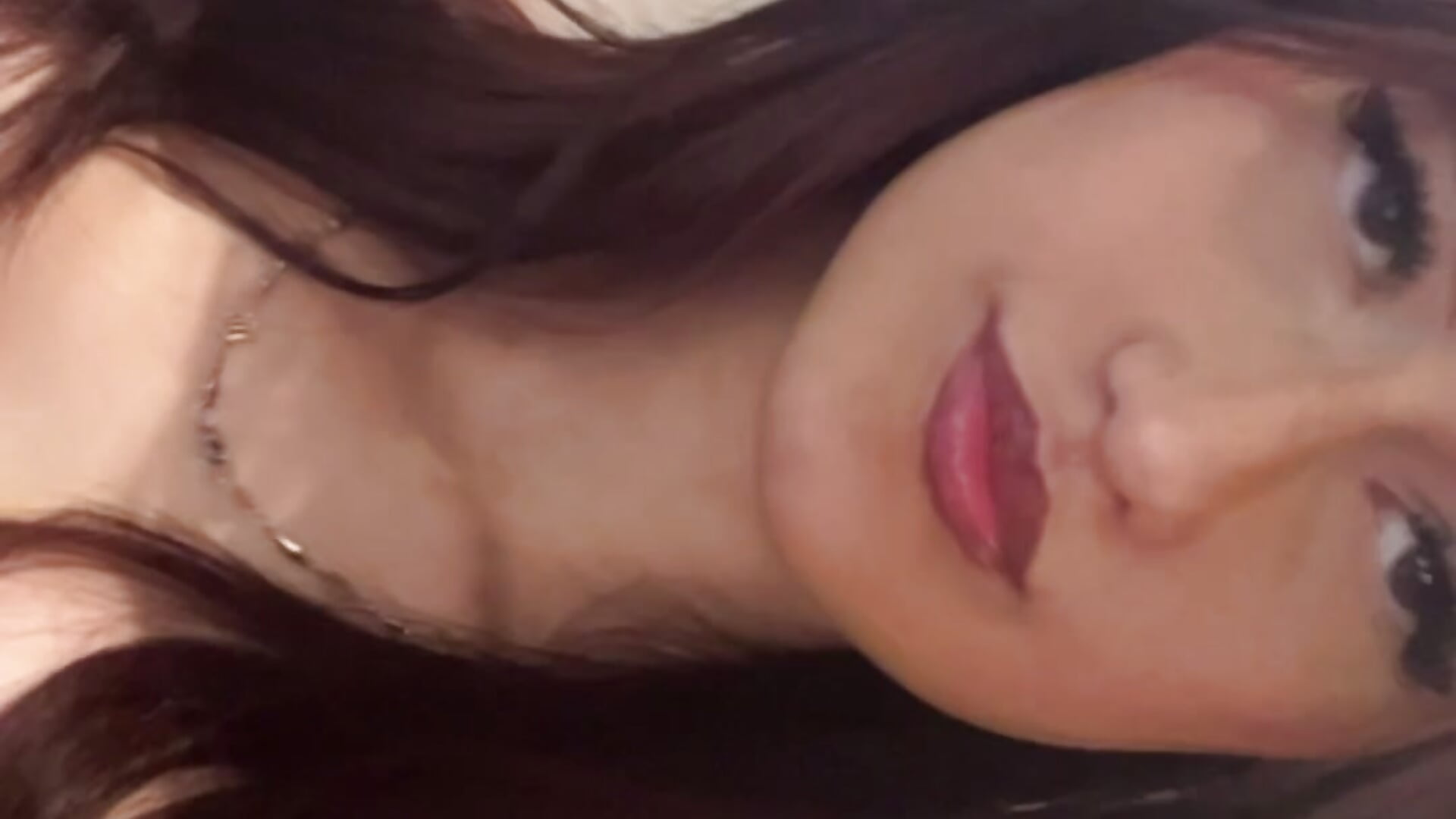 B030E40D-ECB0-49BE-9C10-D72CA18078E0.mov - clip cu Caroline_daring model videochat
