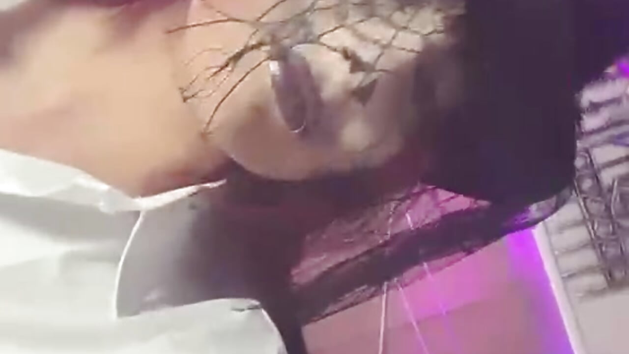happy halloween－カメラキャストのRobinBennettの動画