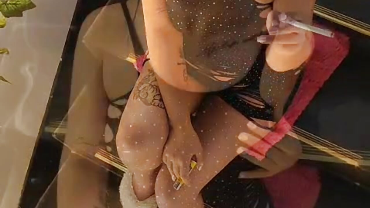 SMOKING FETISH - video oleh MarilynWhite_ kamera model