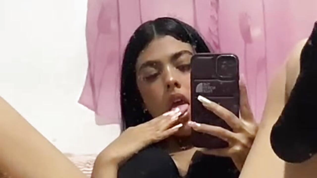 Dare to discover Gia's spicy side - video by Gia_Massa cam model