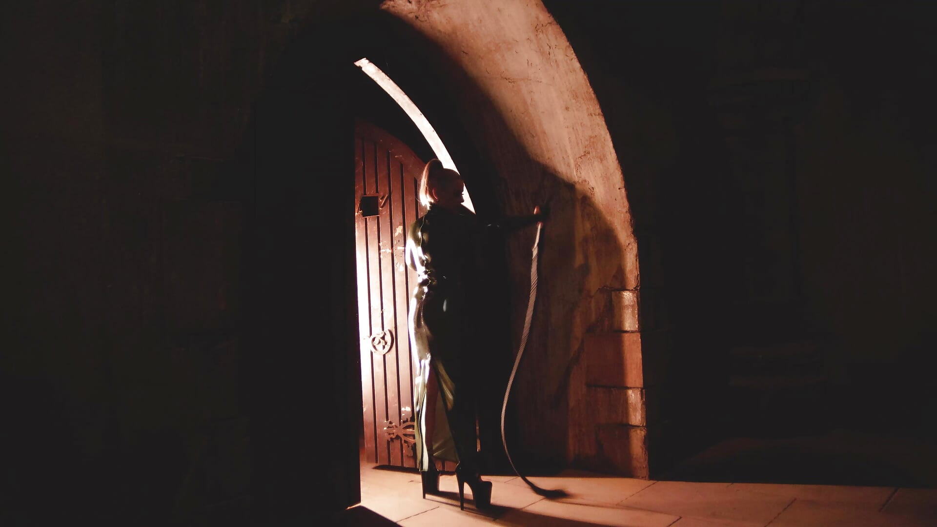 The shine of latex - video by TiffanySia cam model