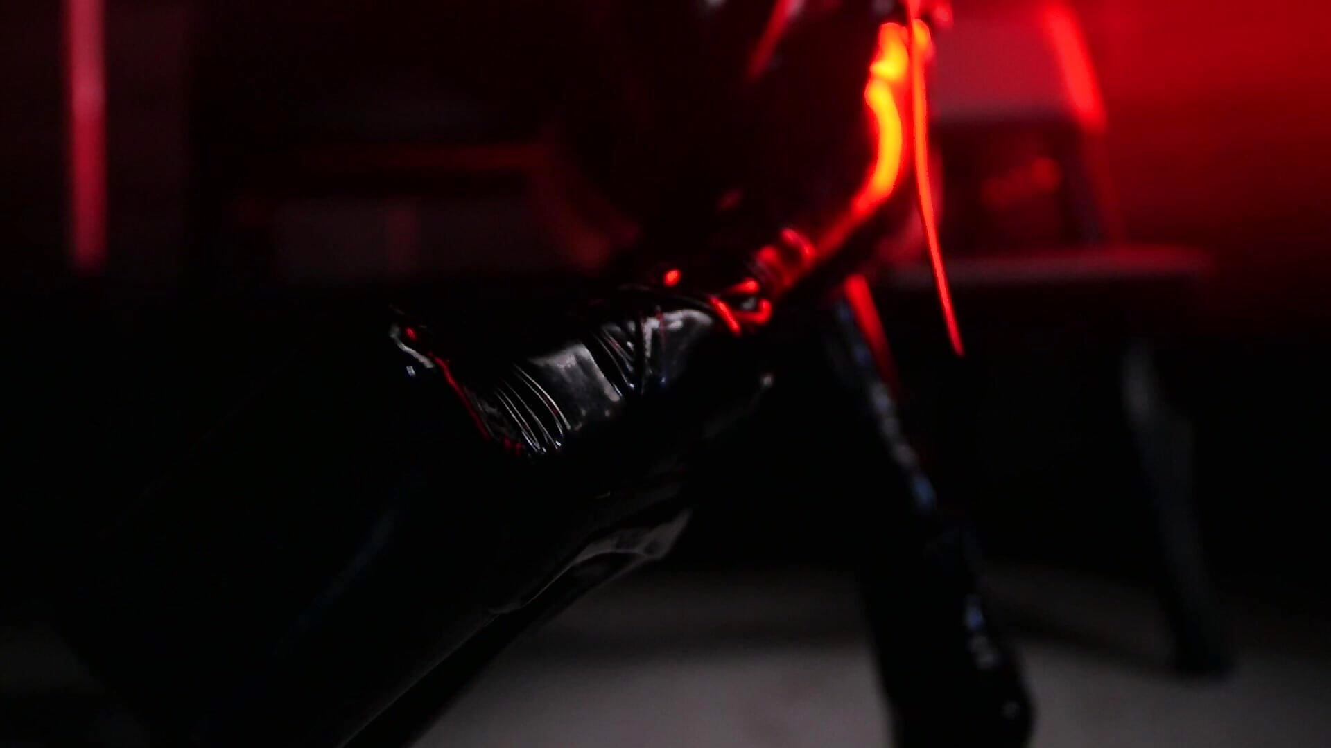 Leather, heels… and you begging at my feet. - video by TiffanySia cam model