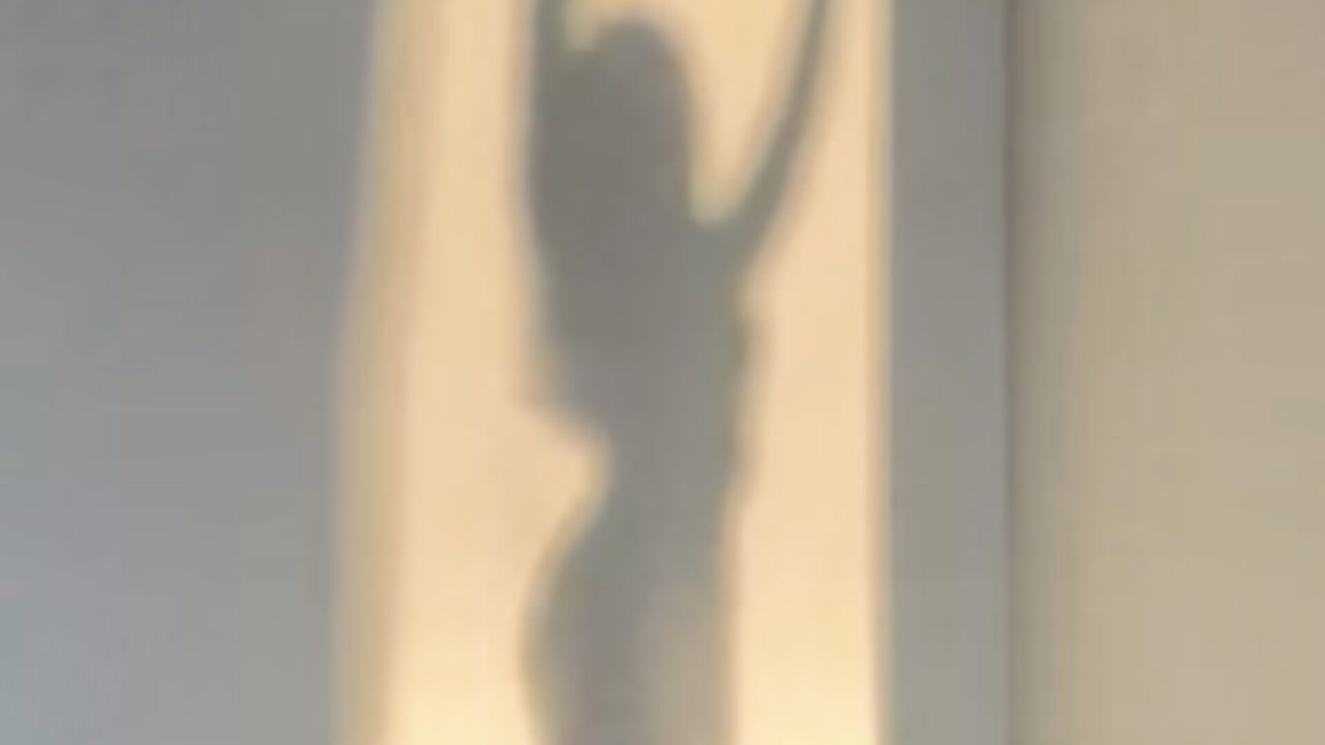 Dance - video của người mẫu cam Kelyra