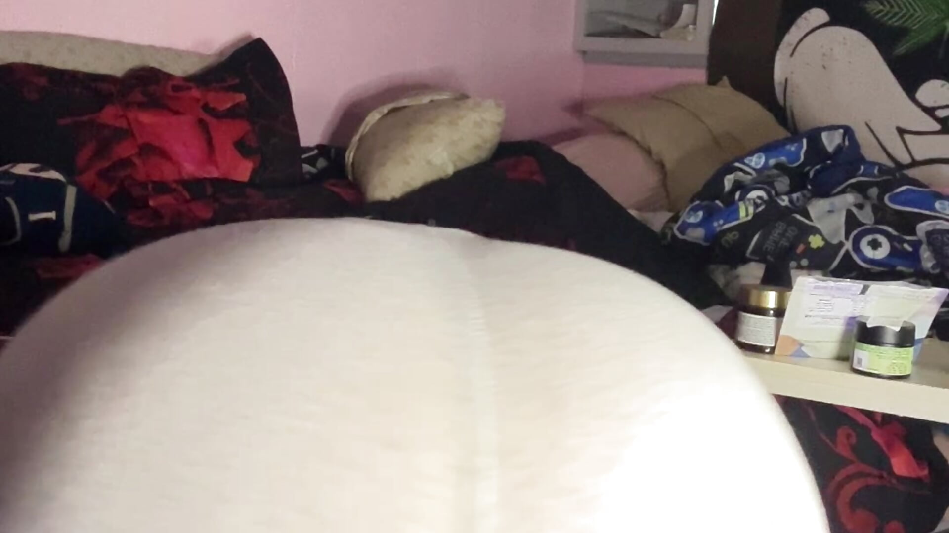 Twerking in pants– Jennybootyjones kameramodell videója