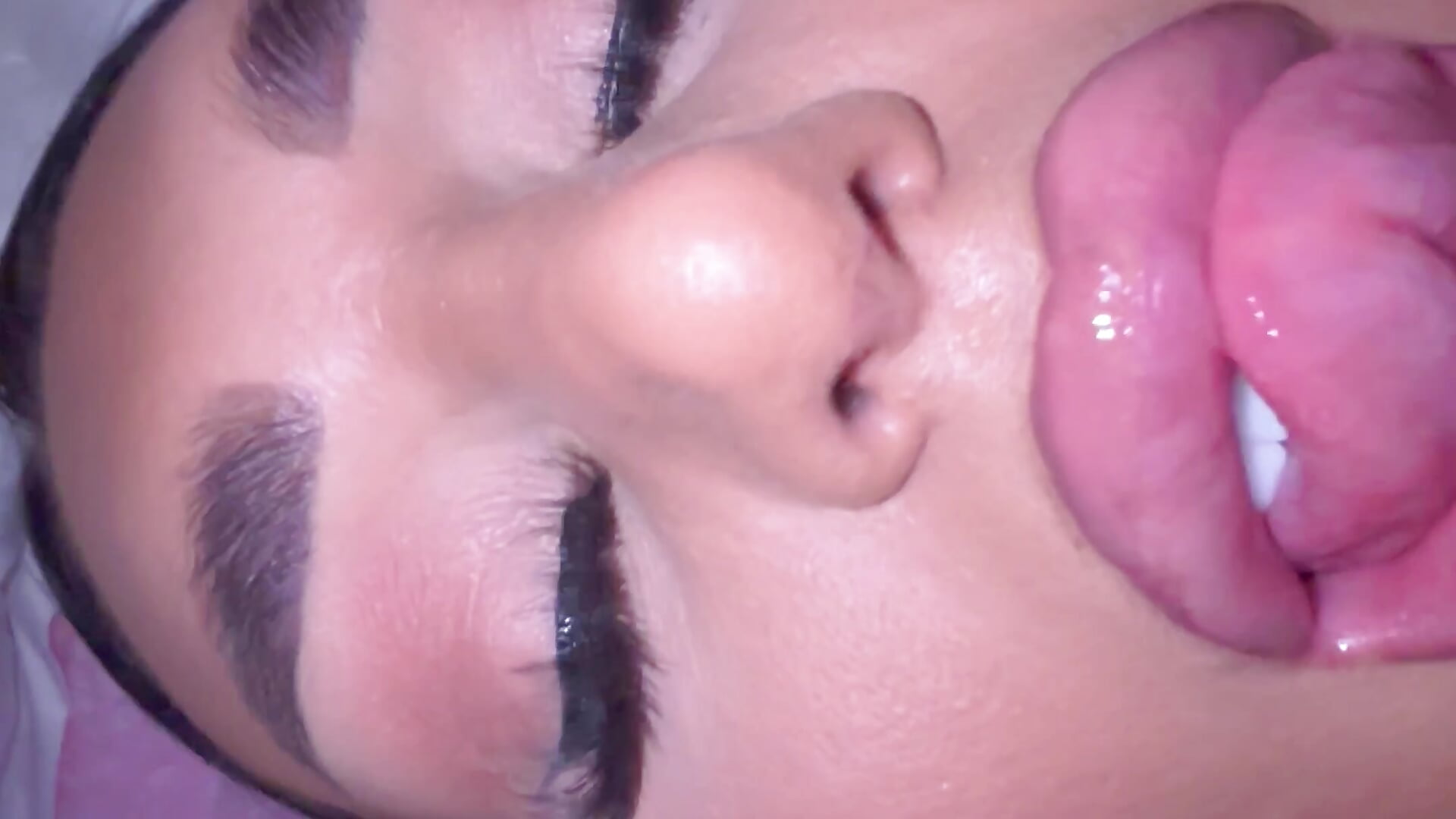 White body stocking blowjob and ass shaking - video by BIGBOOTYELLIEXXX cam model